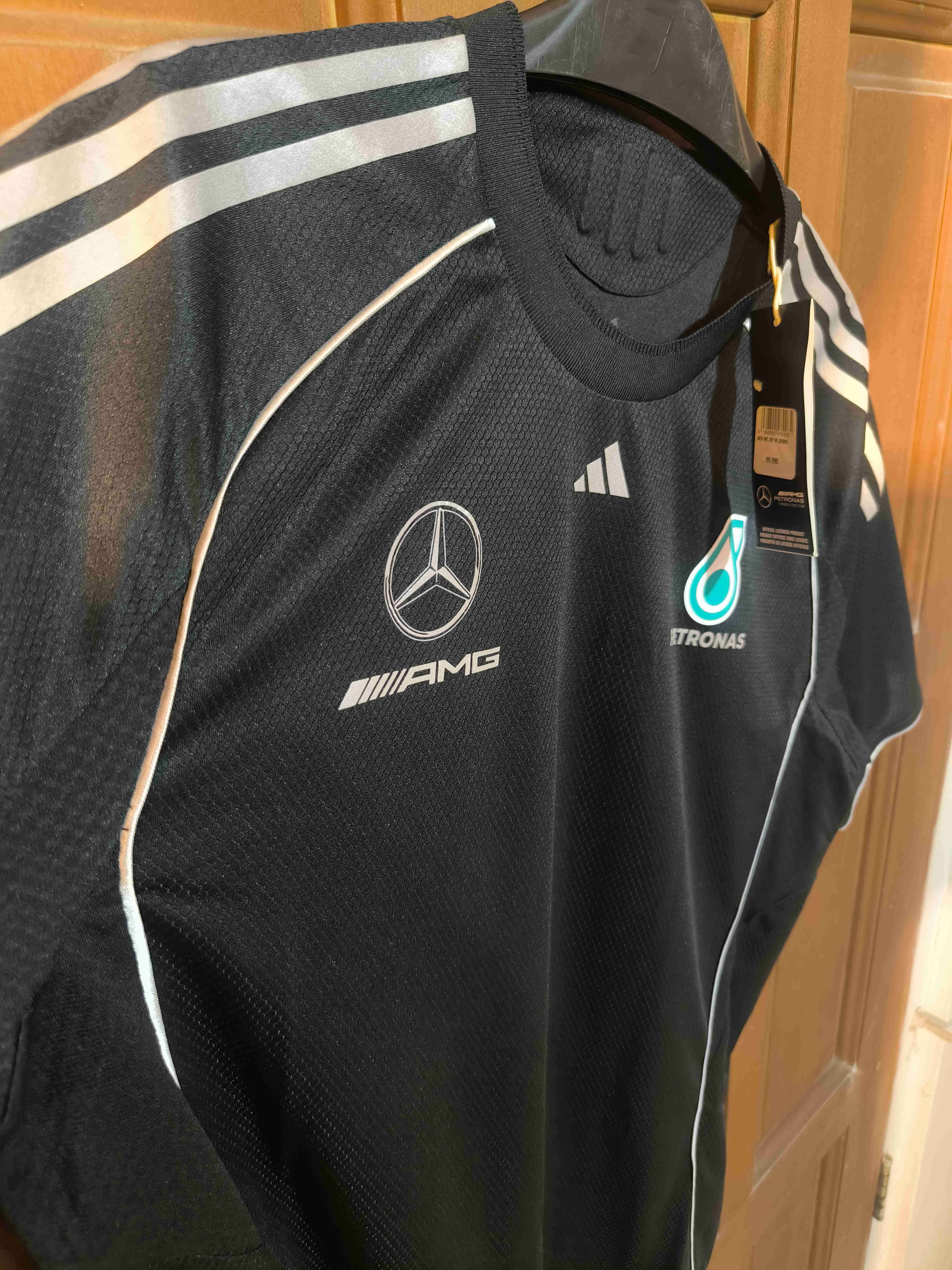 Polera negra Mercedes AMG Petronas - miniatura 2