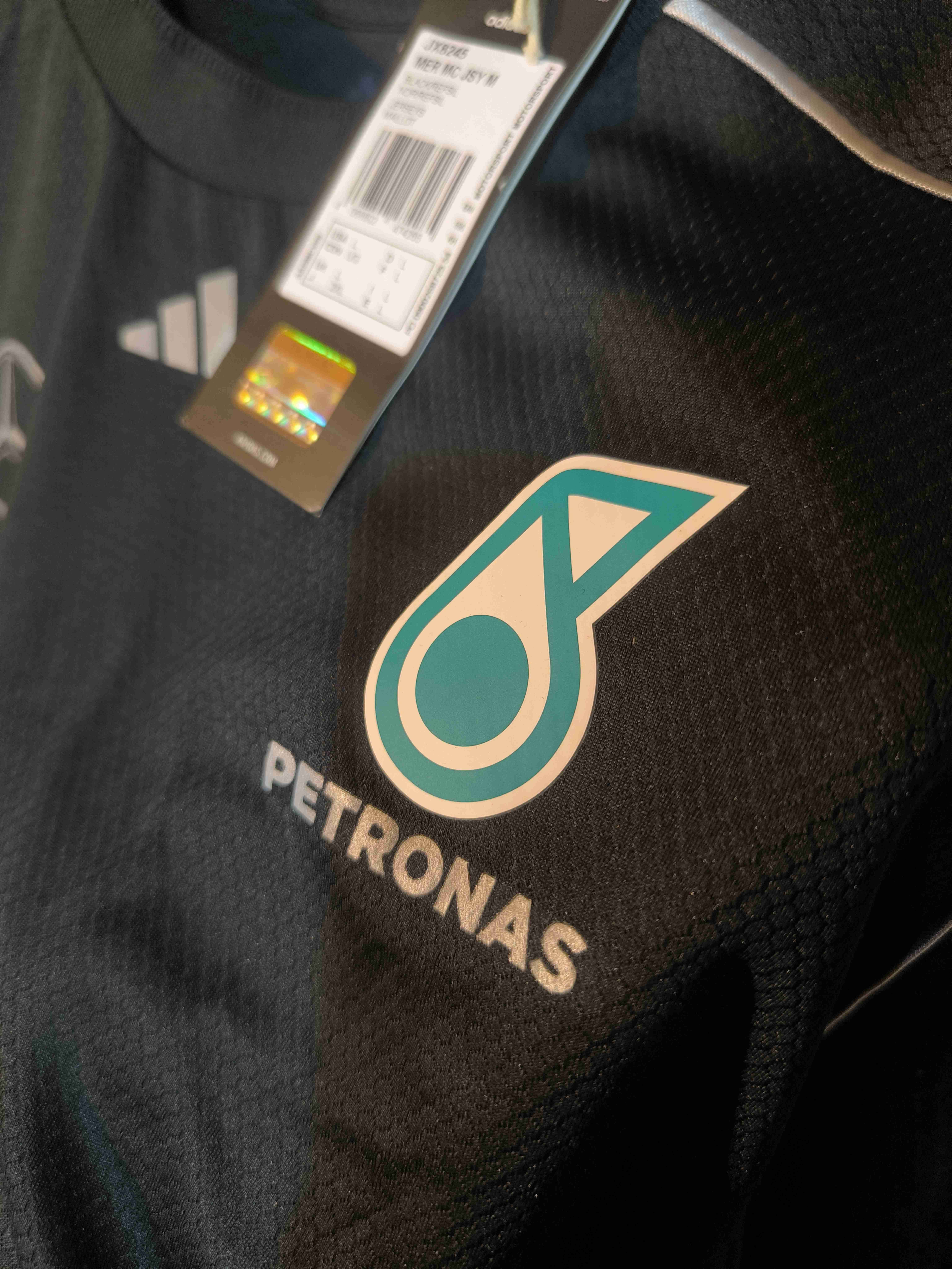 Polera negra Mercedes AMG Petronas - miniatura 3
