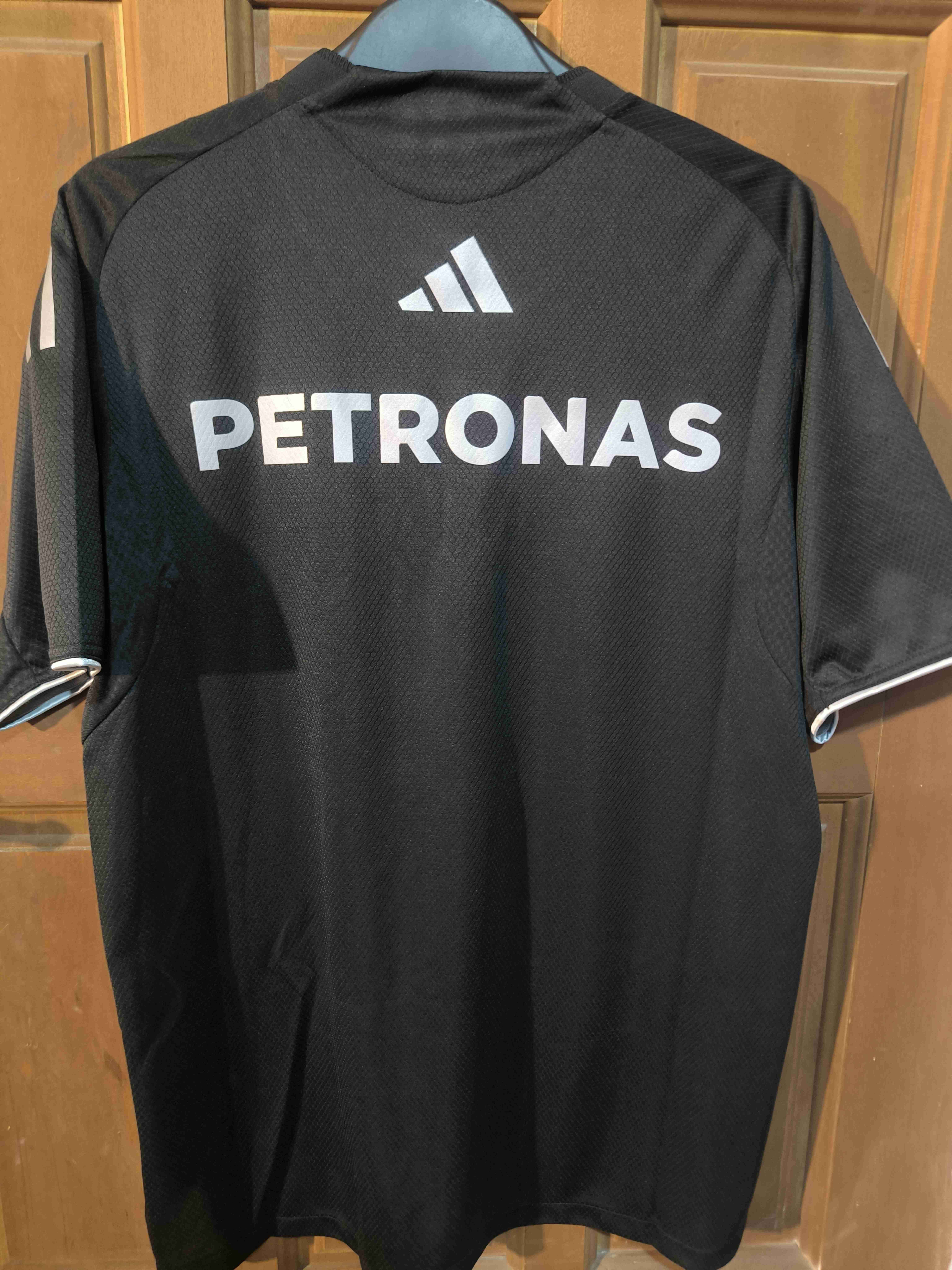 Polera negra Mercedes AMG Petronas - miniatura 4