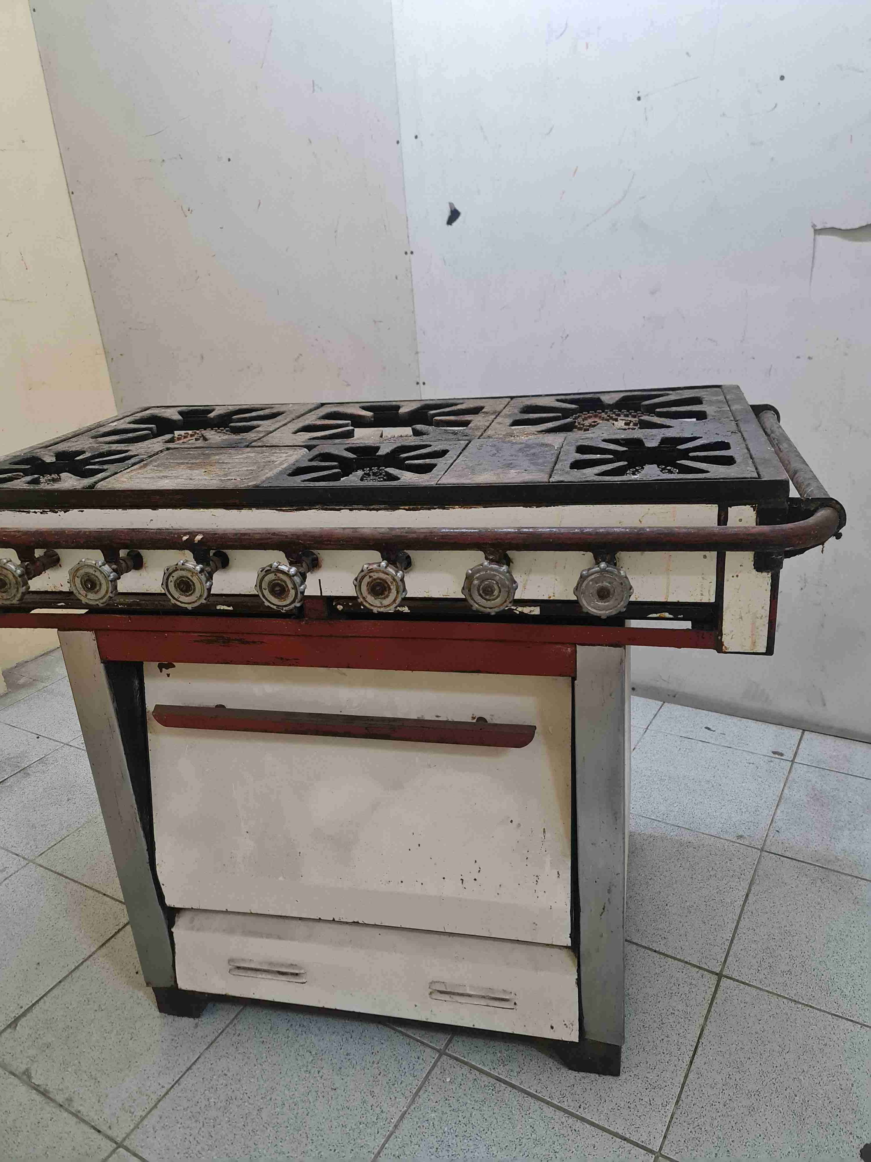 Cocina industrial de seis quemadores - 1