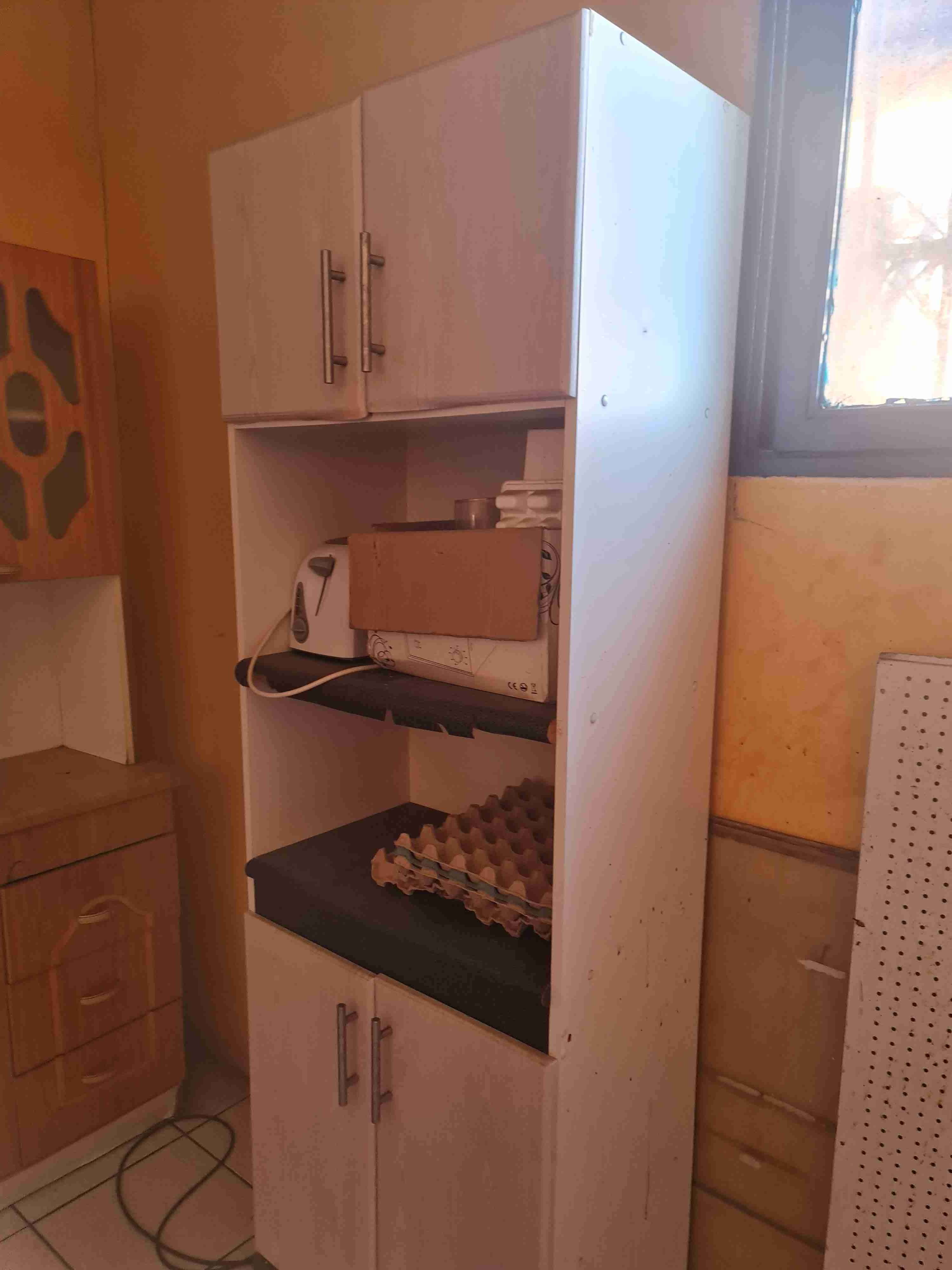 Gabinete de cocina blanco