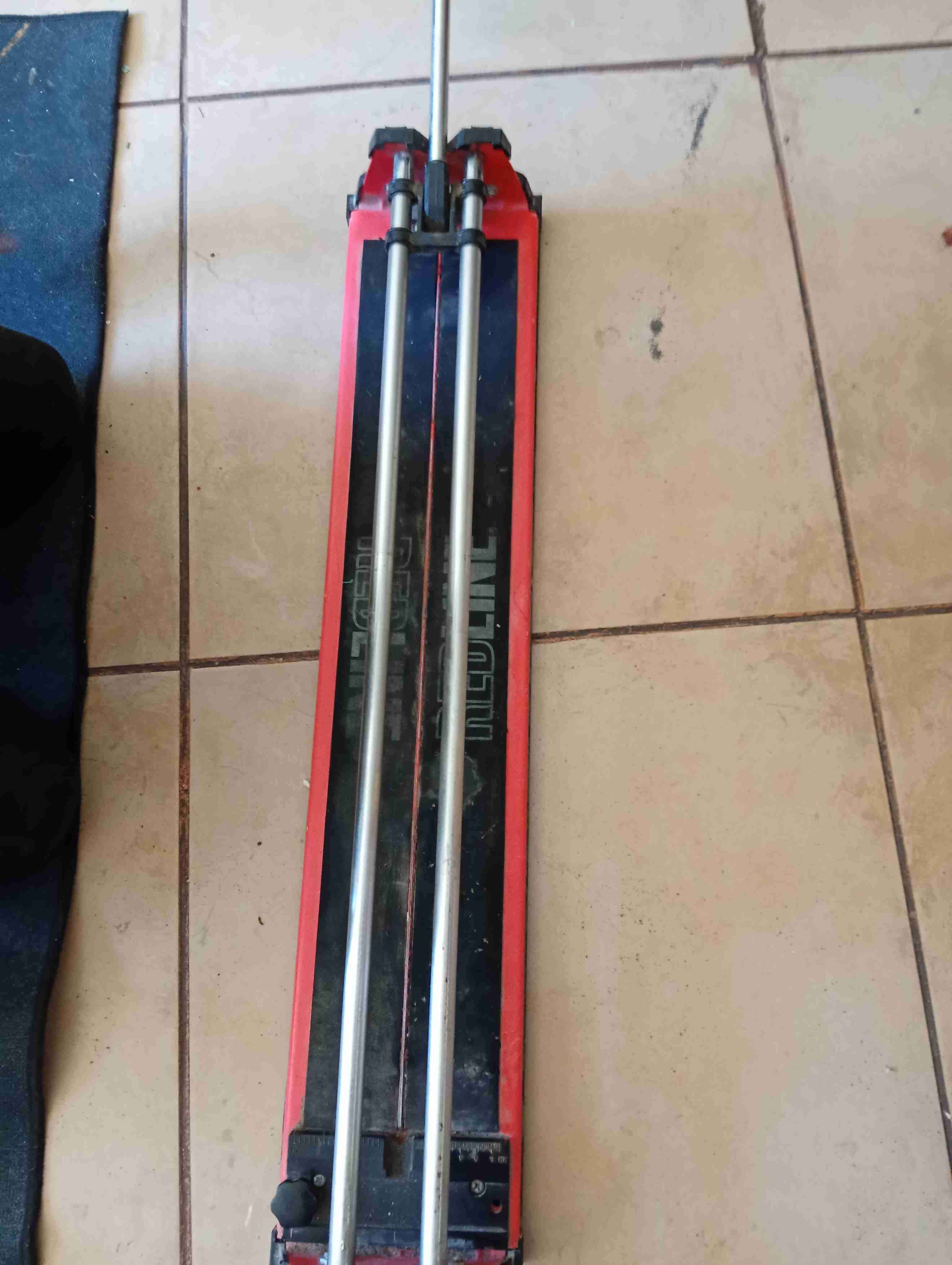 Cortadora de cerámica Rubi roja - 1