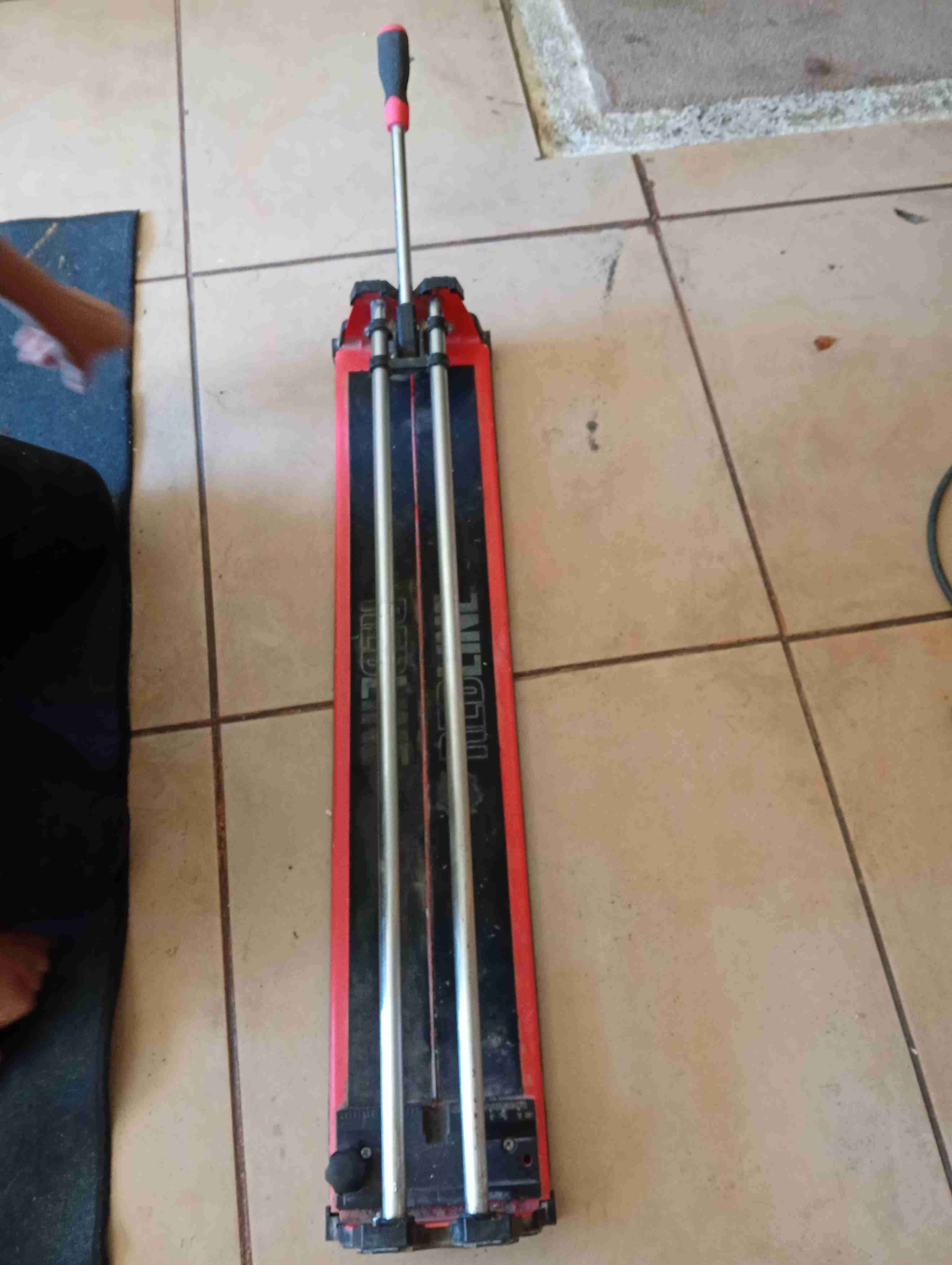 Cortadora de cerámica Rubi roja - 2