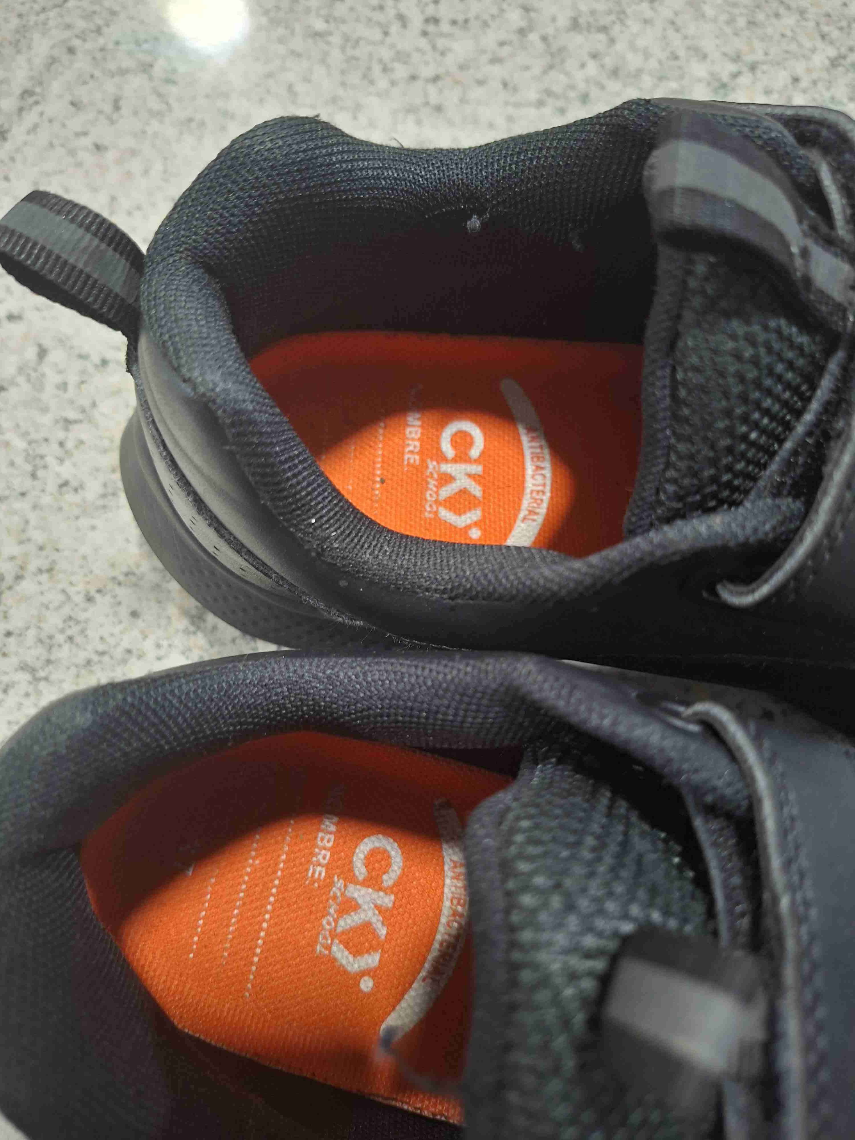 Zapatillas negras para niños - miniatura 2