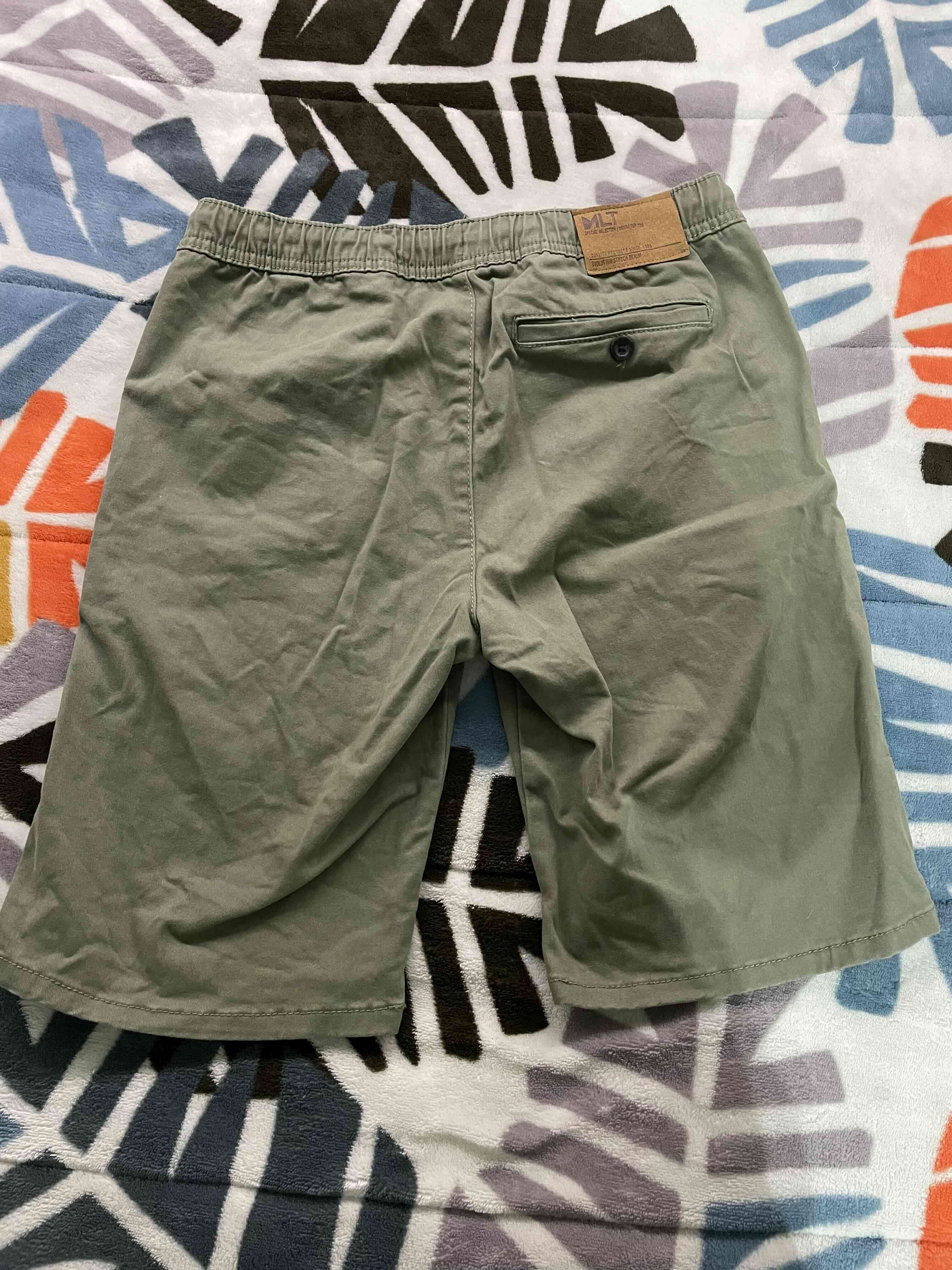 Pantalón corto verde oliva - miniatura 1