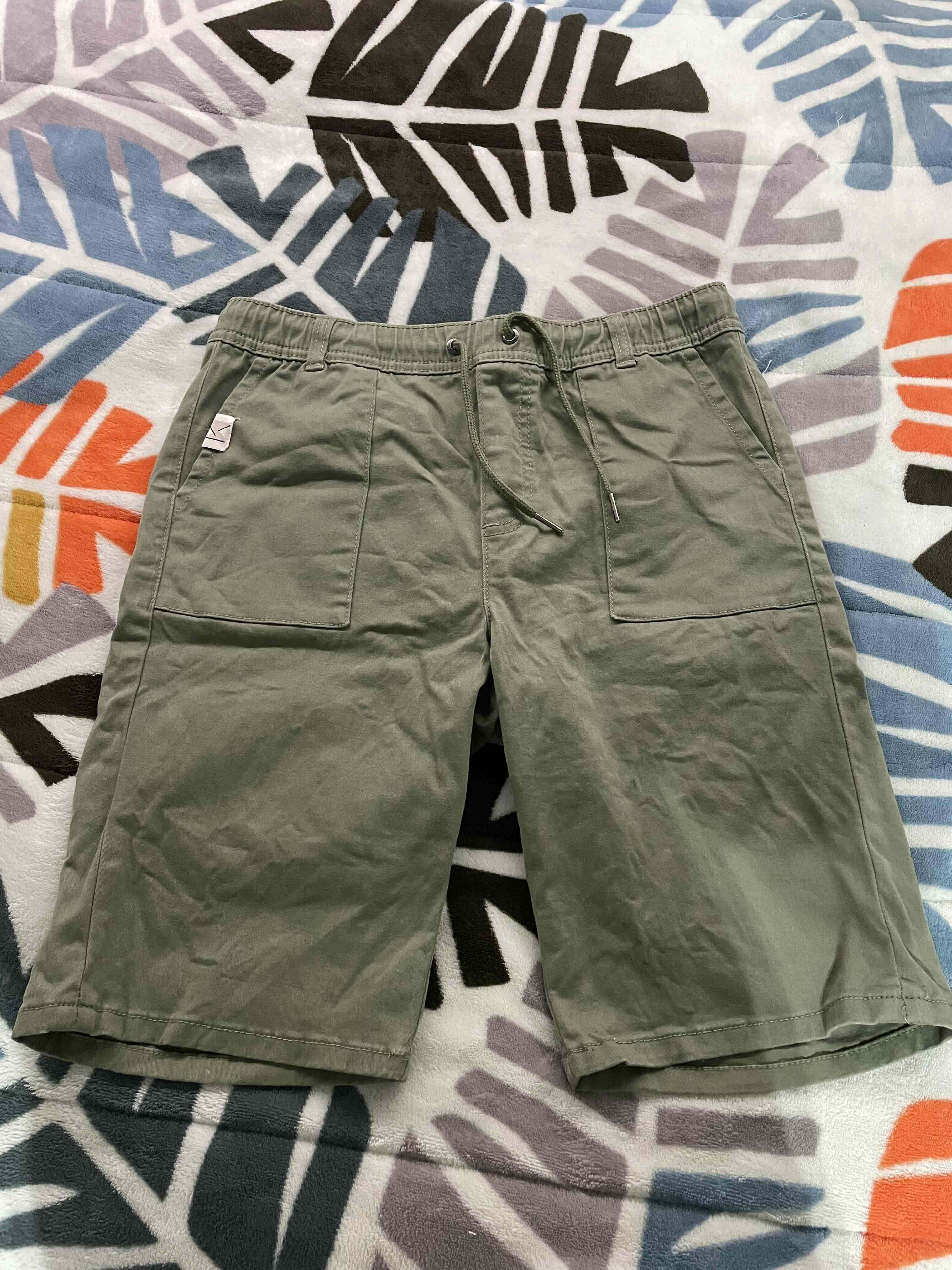 Pantalón corto verde oliva - miniatura 2