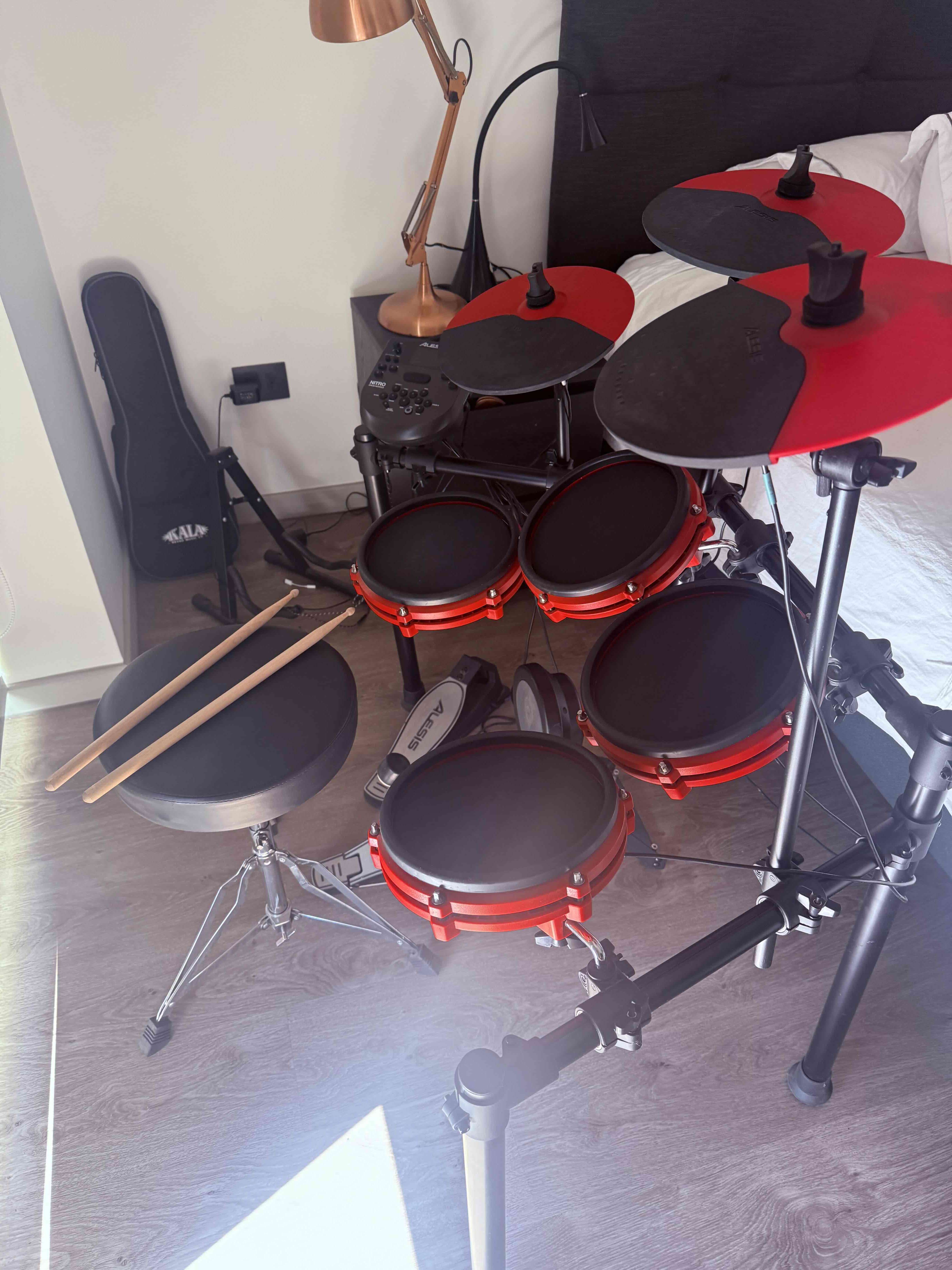 Batería electrónica ALESIS NITRO MESH muy poco uso - miniatura 5