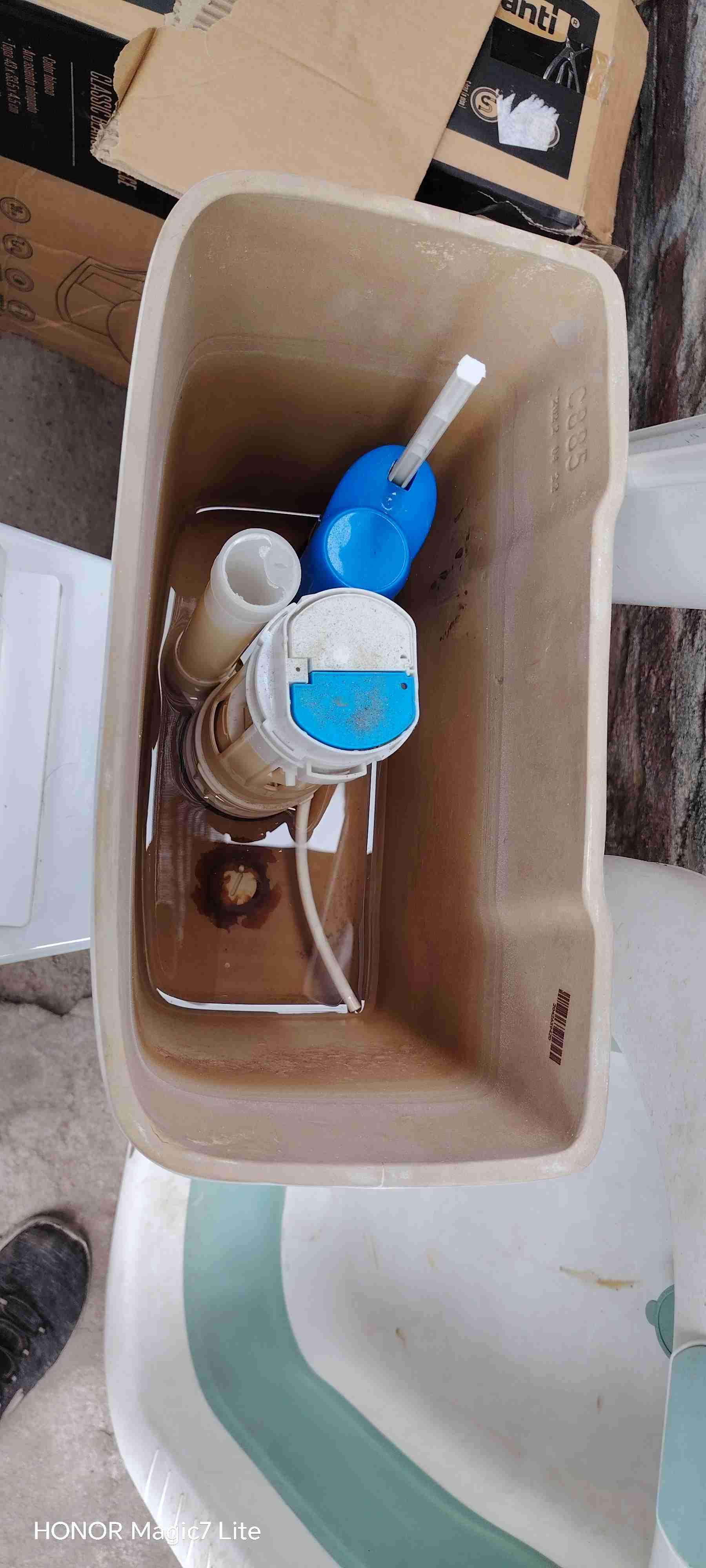 Inodoro blanco en buen estado - miniatura 3