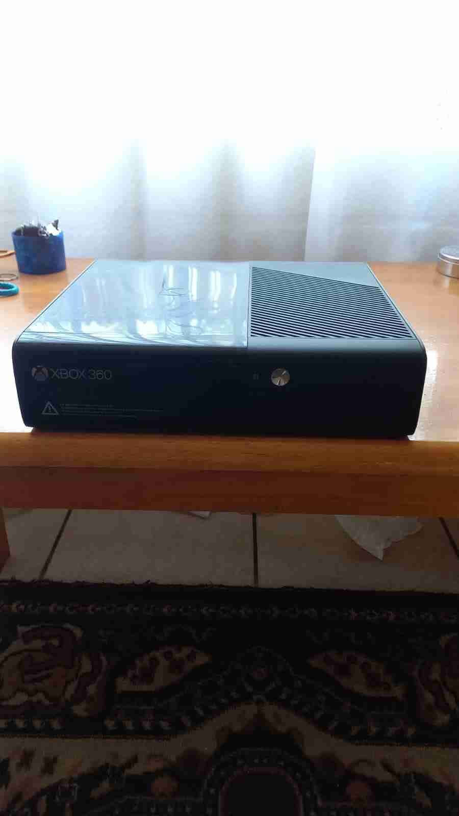 Consola Xbox 360 usada + 3 controles y 19 juegos - miniatura 1