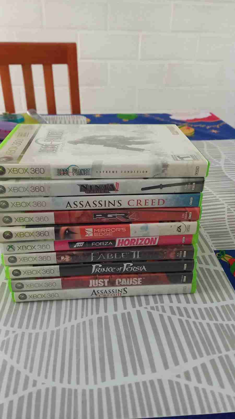 Consola Xbox 360 usada + 3 controles y 19 juegos - miniatura 2