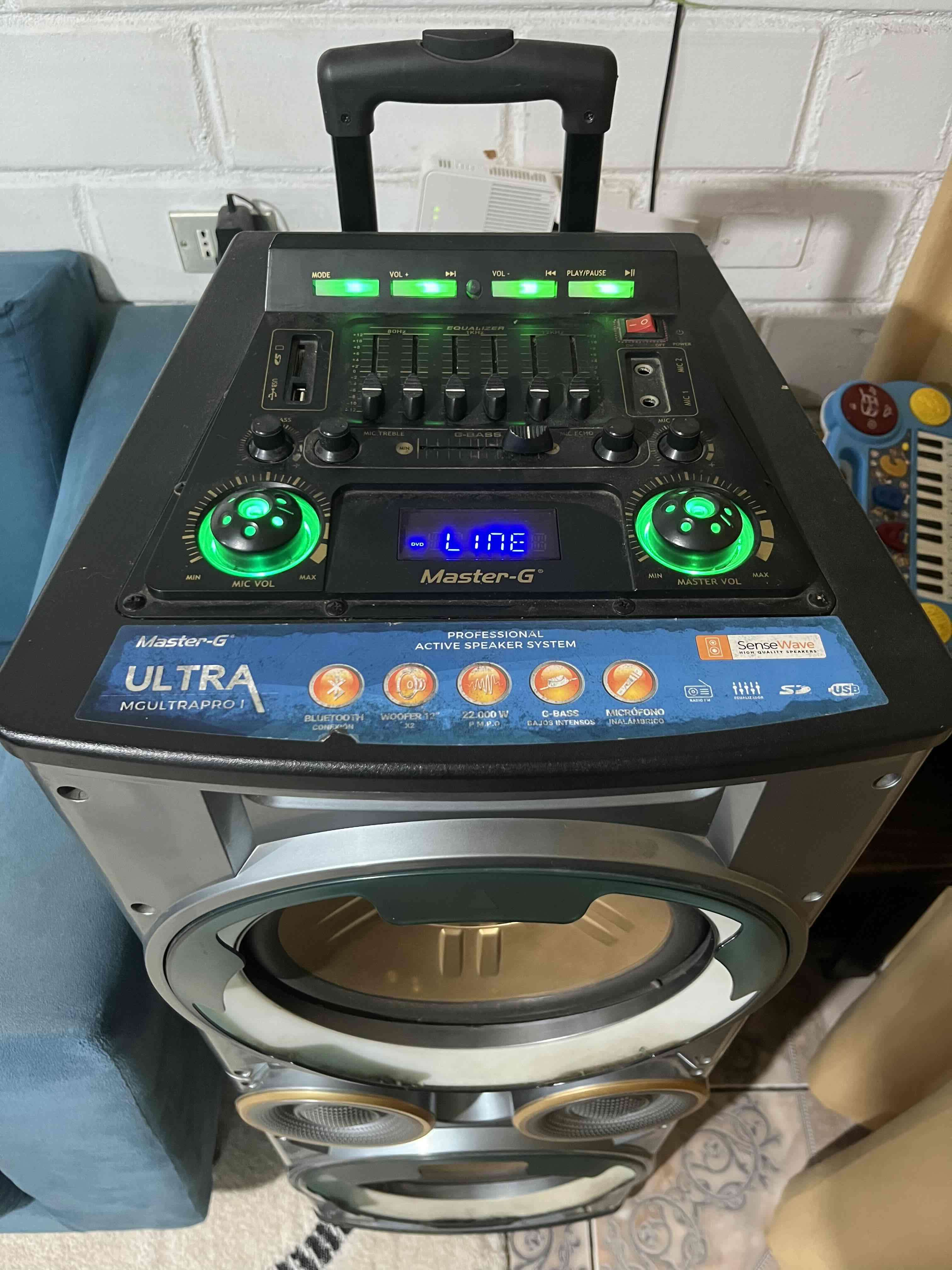 Parlante Master-G con luces - 3