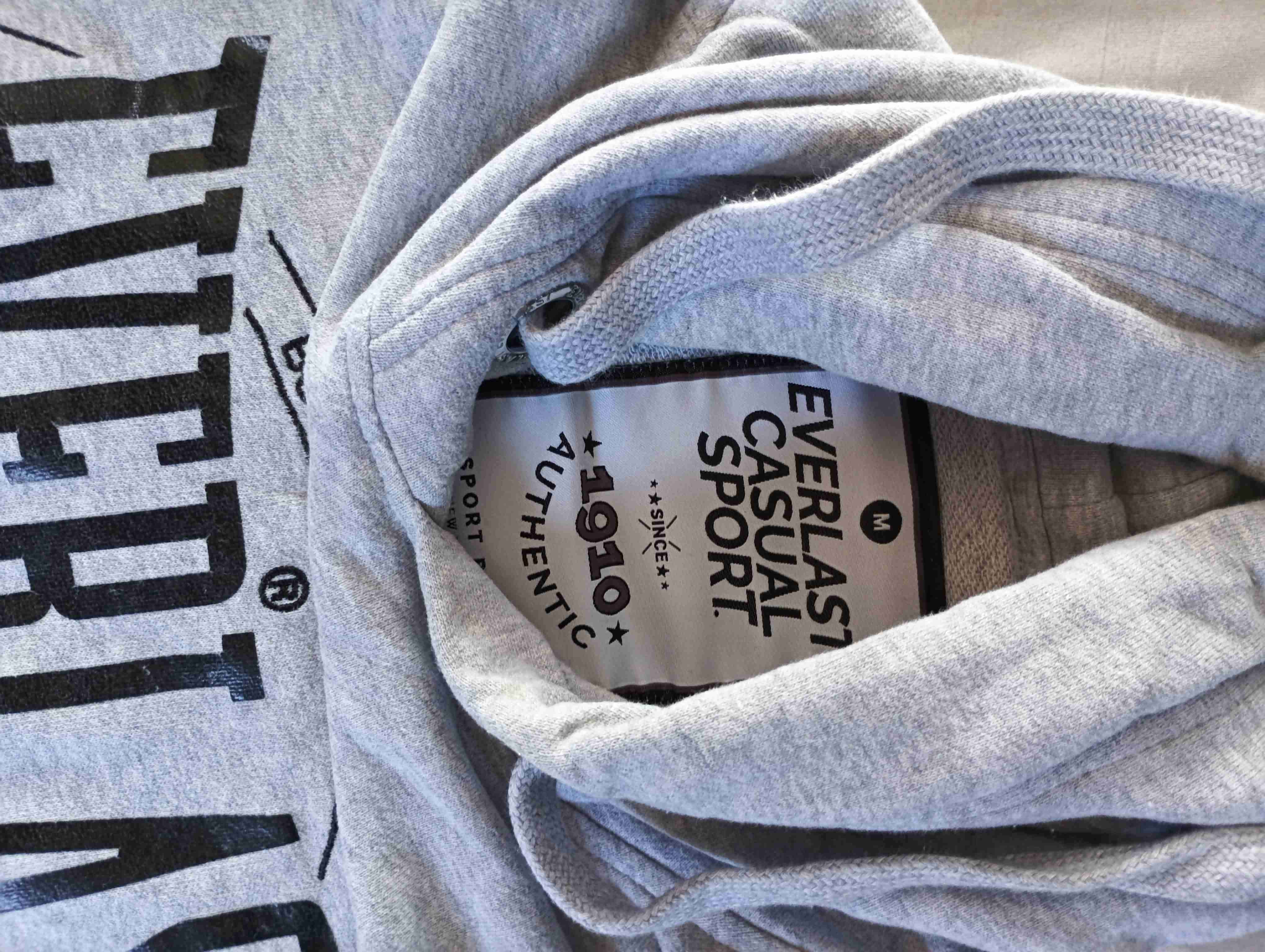 Polerón gris Everlast con capucha - 2