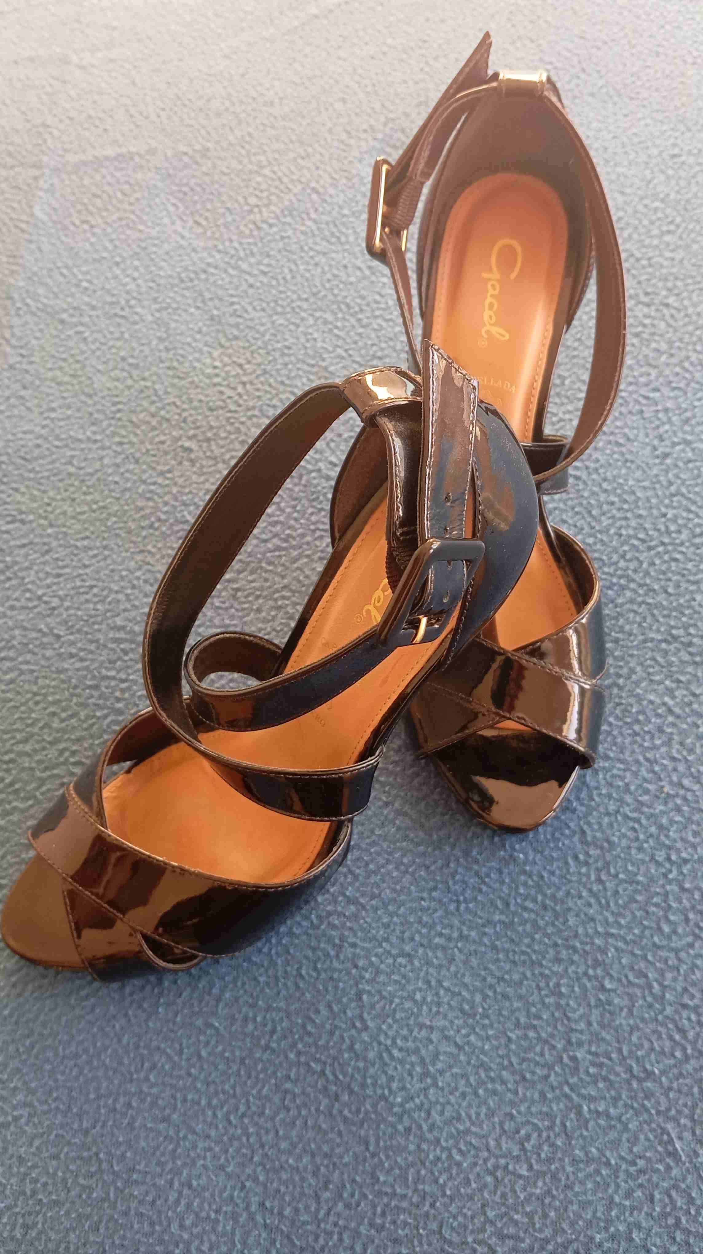 Sandalias negras de charol - 1