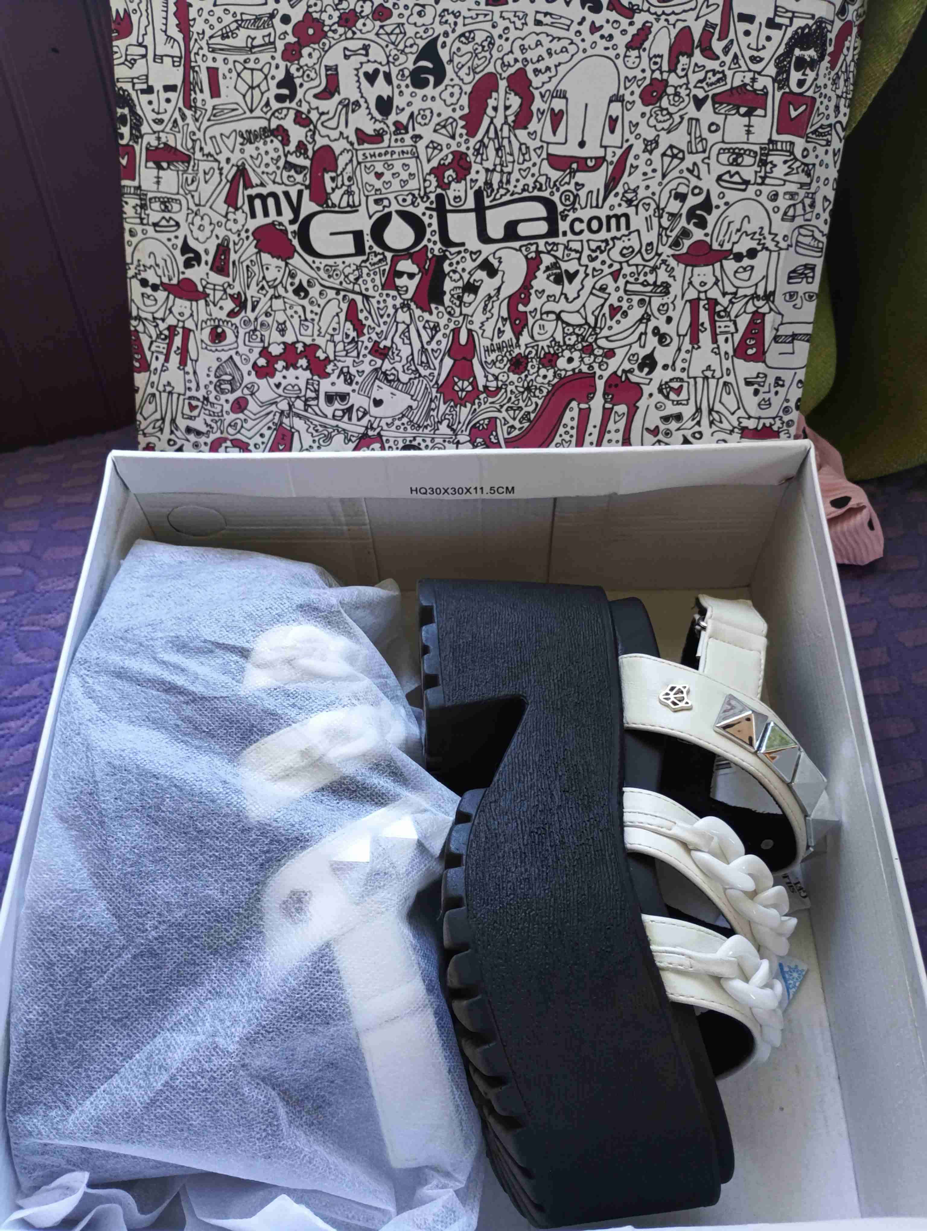 Sandalias plataforma blancas y negras - miniatura 4