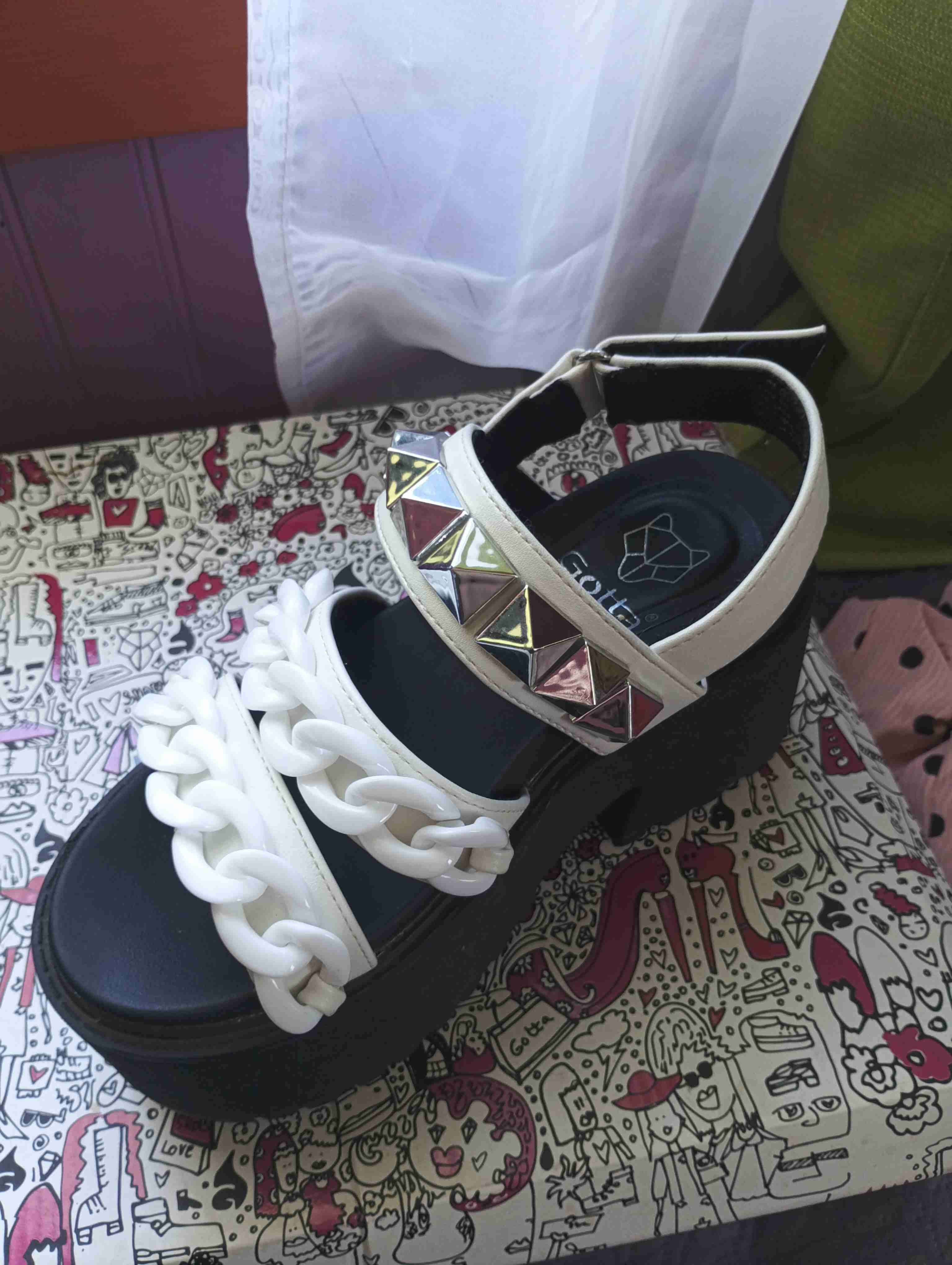 Sandalias plataforma blancas y negras - miniatura 5