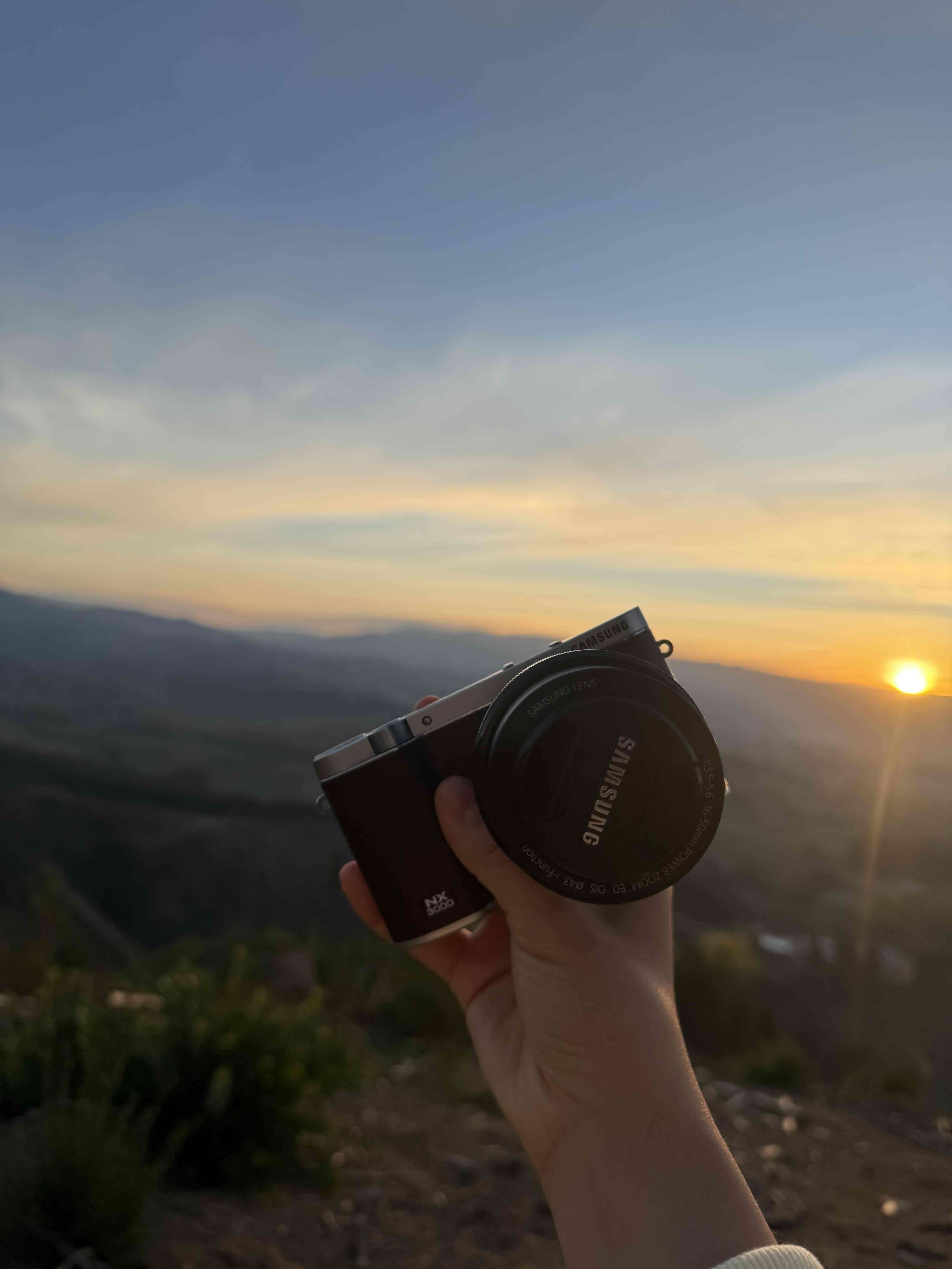 Cámara Samsung NX3000 con pantalla abatible - miniatura 2