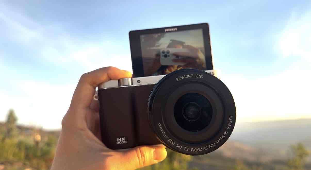Cámara Samsung NX3000 con pantalla abatible - miniatura 4
