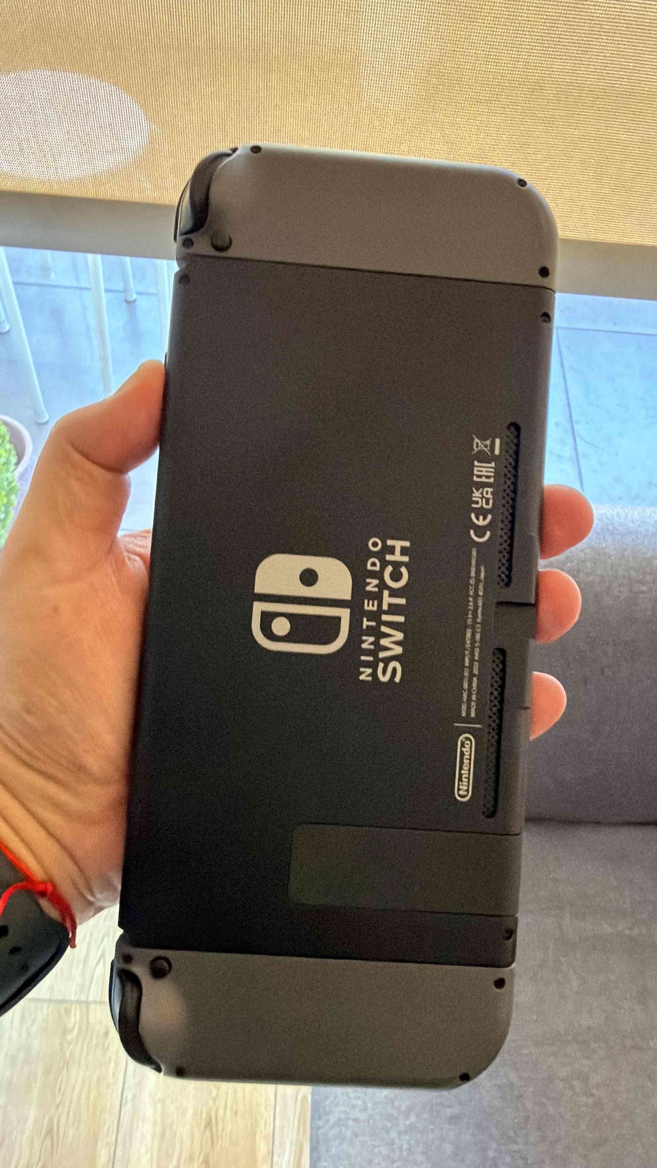 Consola Nintendo Switch v2 gris - miniatura 4