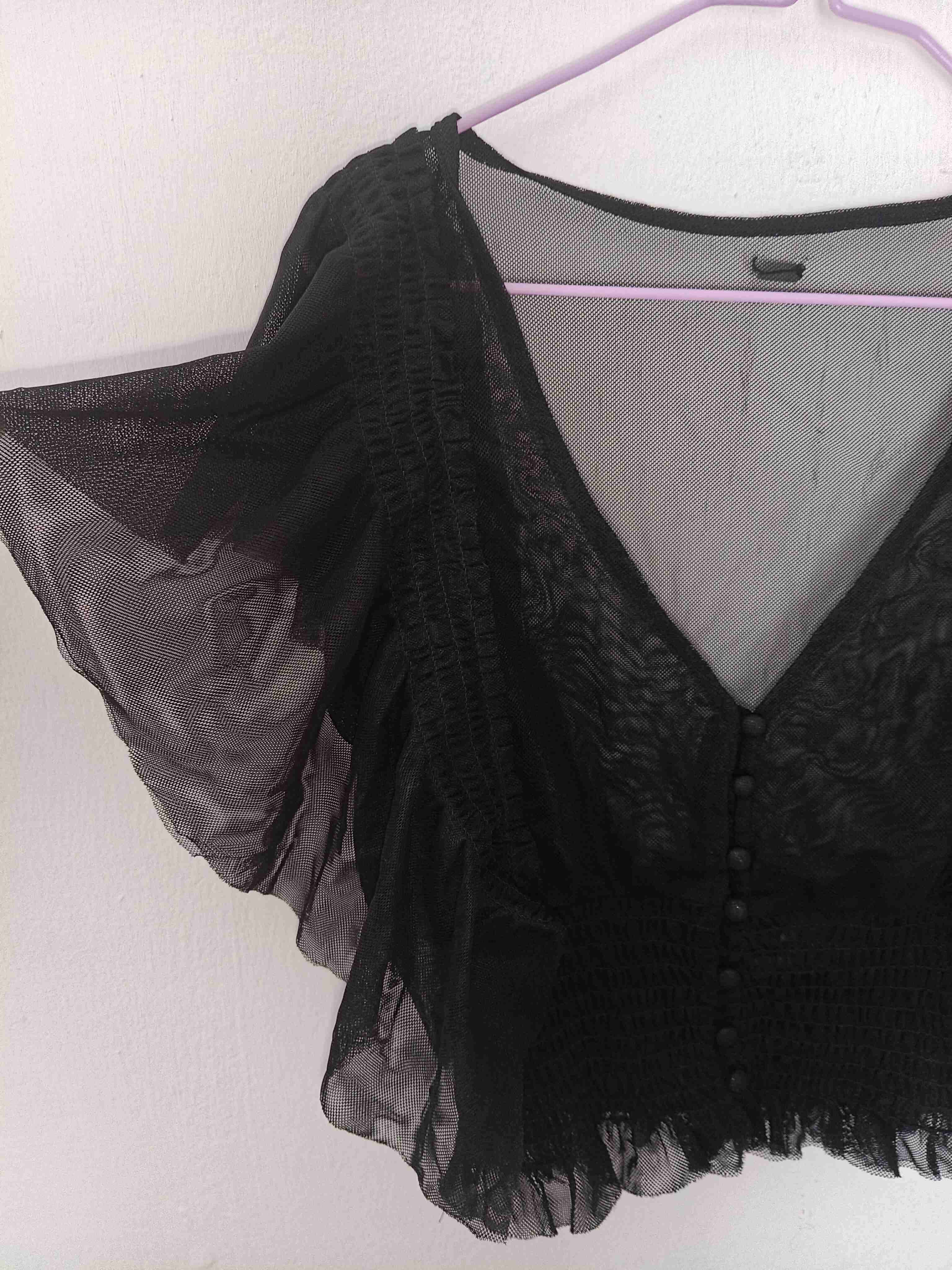 Blusa negra con abertura - miniatura 4