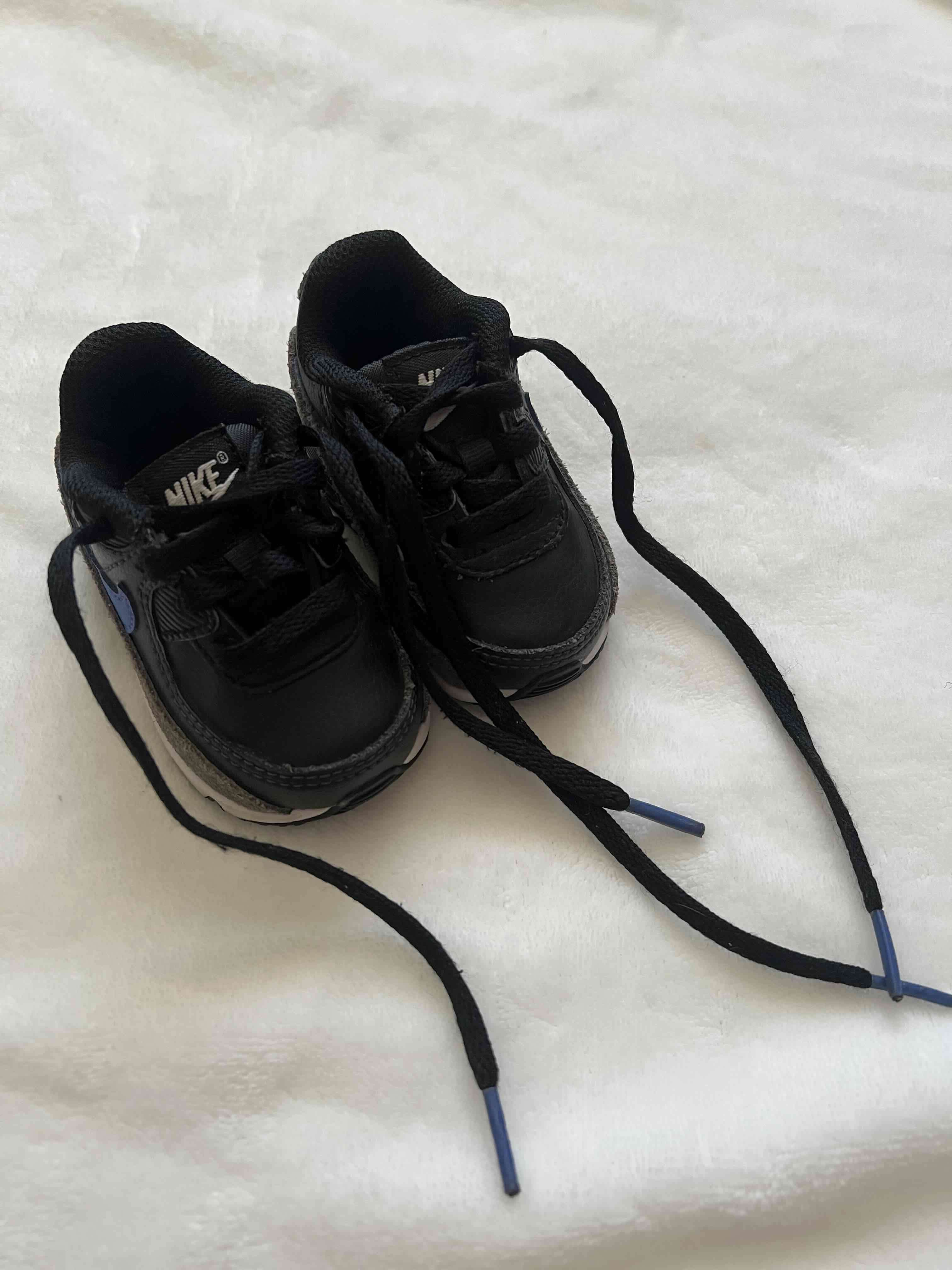 Zapatillas infantiles negras y azules - miniatura 2