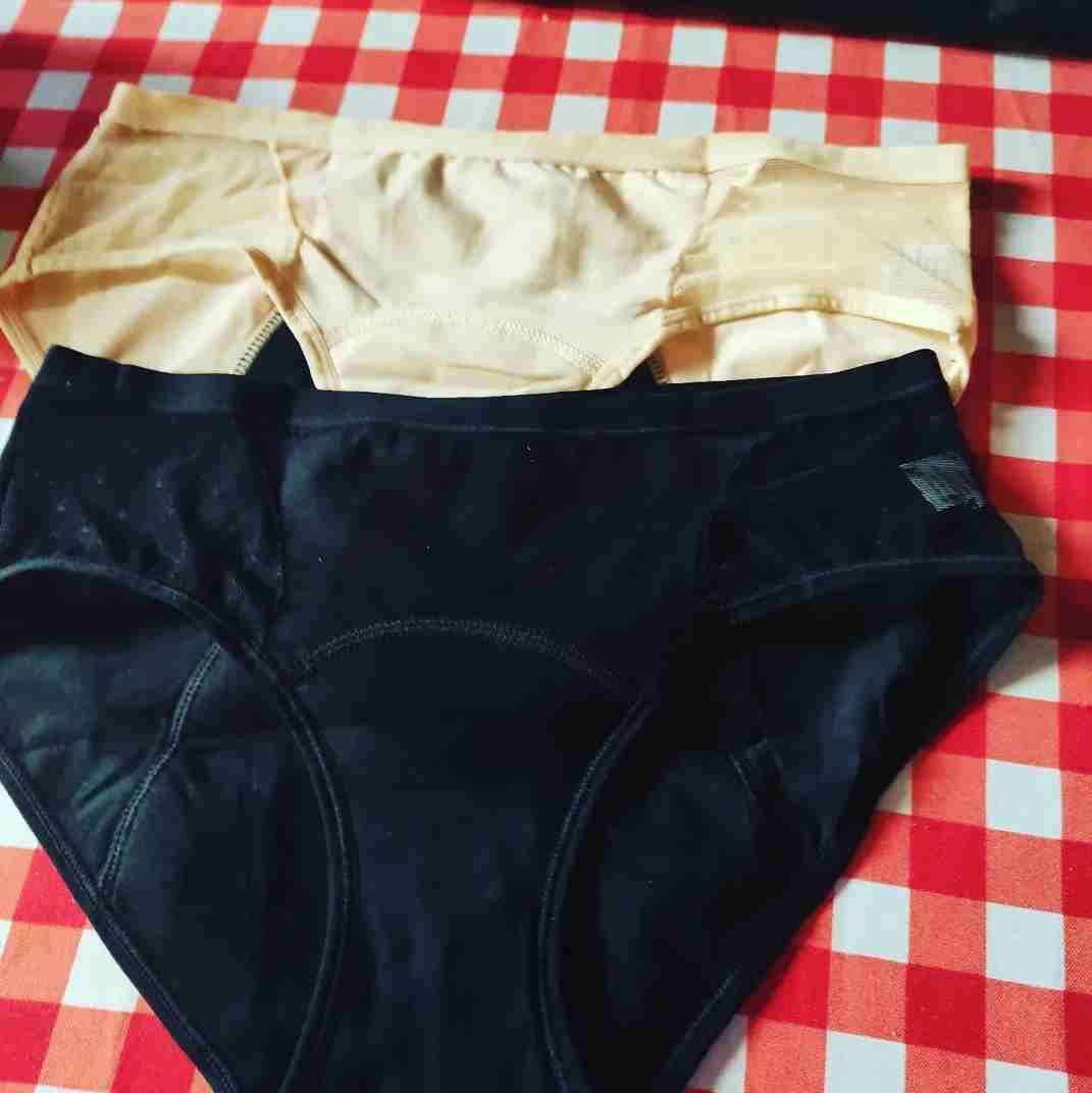 Calzón negro con tul absorbente - miniatura 2