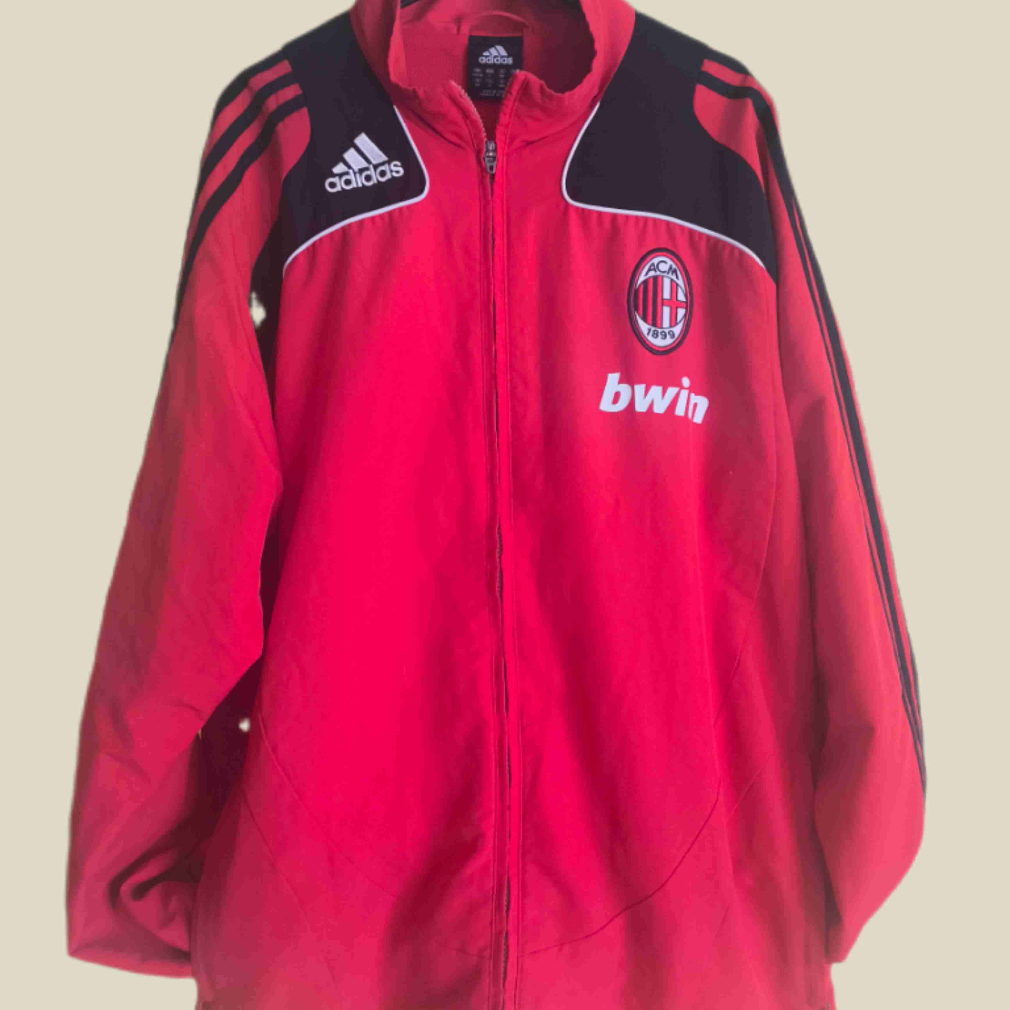 Chaqueta deportiva AC Milan roja