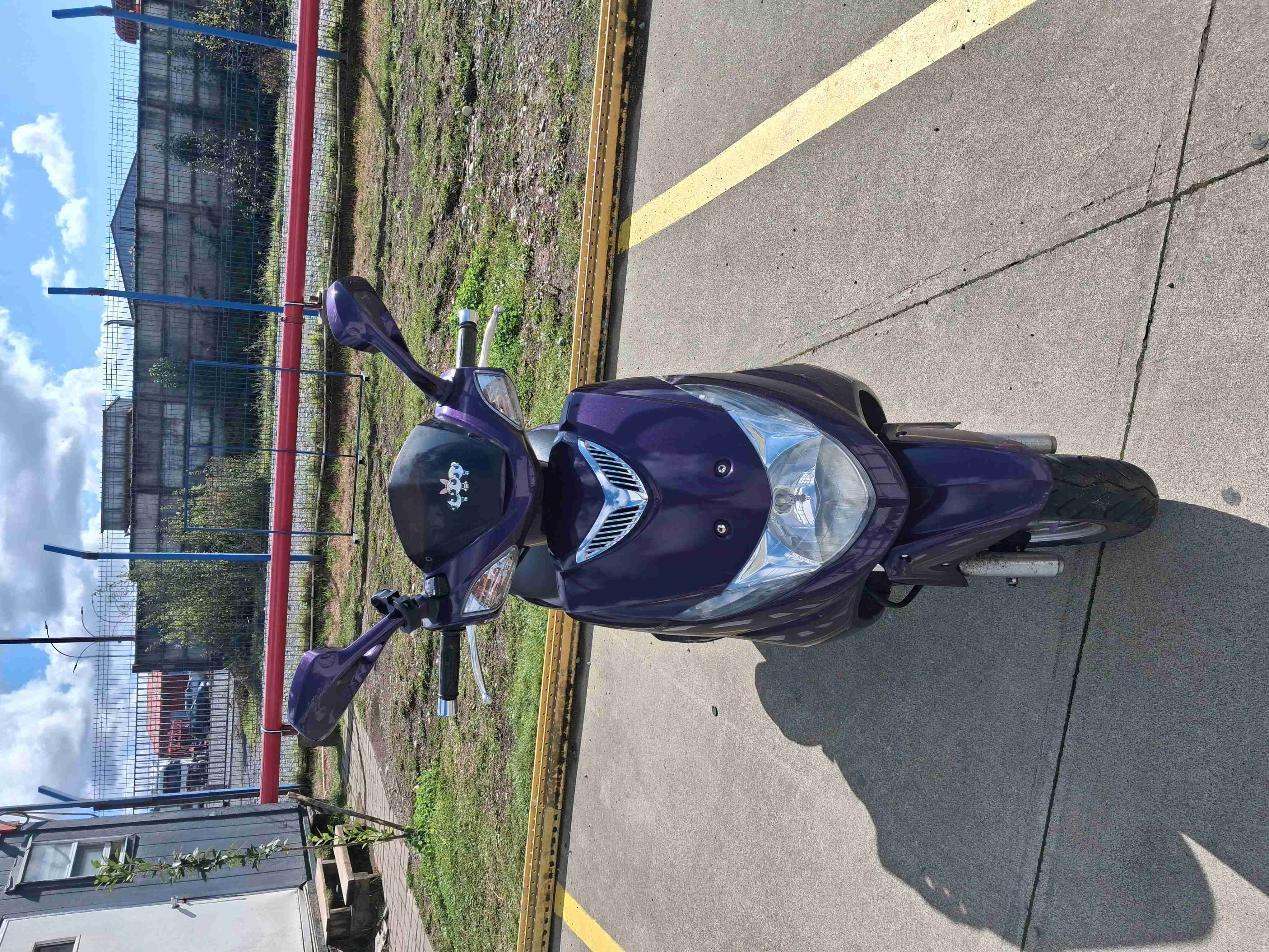 Scooter Suzuki morado - 4