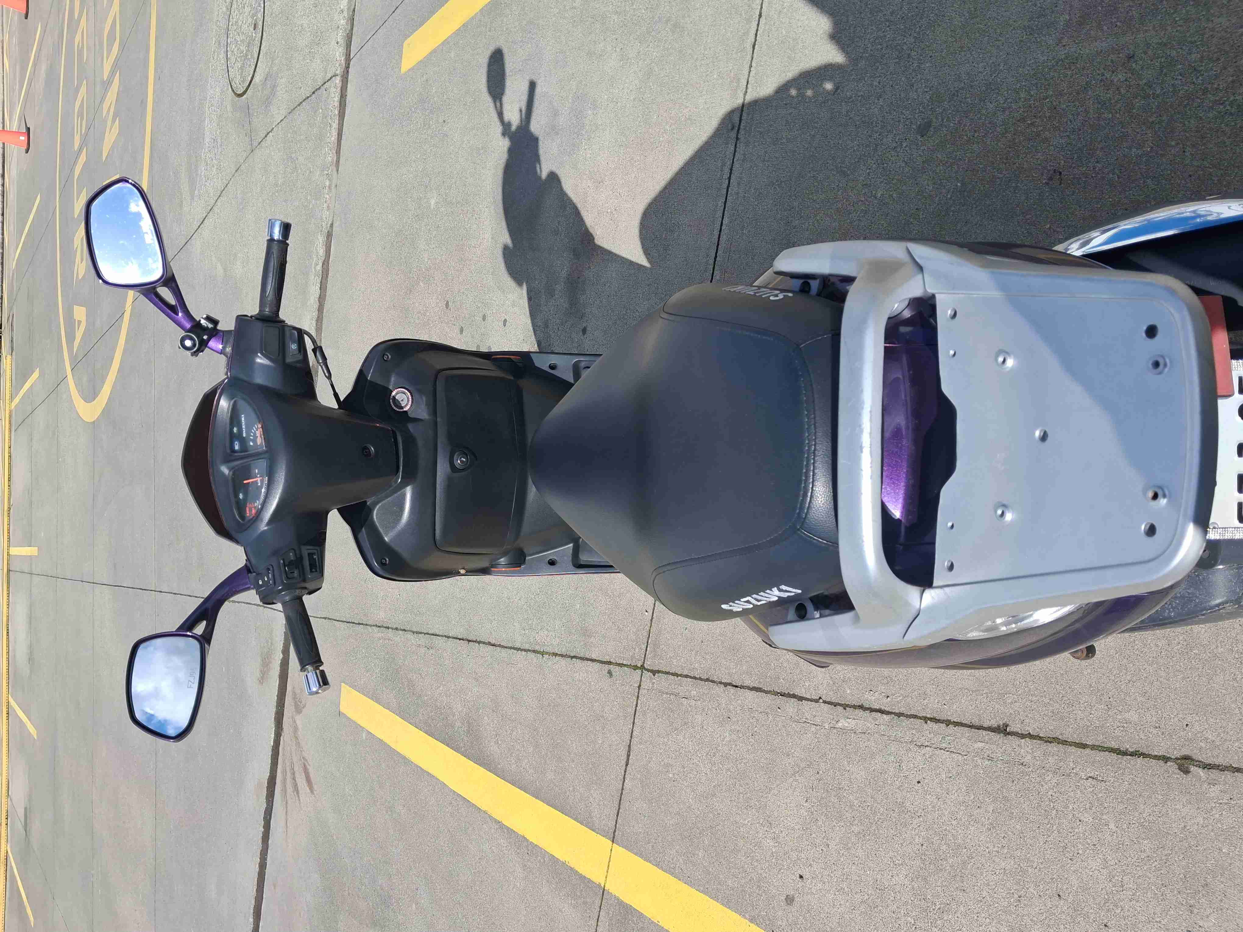 Scooter Suzuki morado - 5