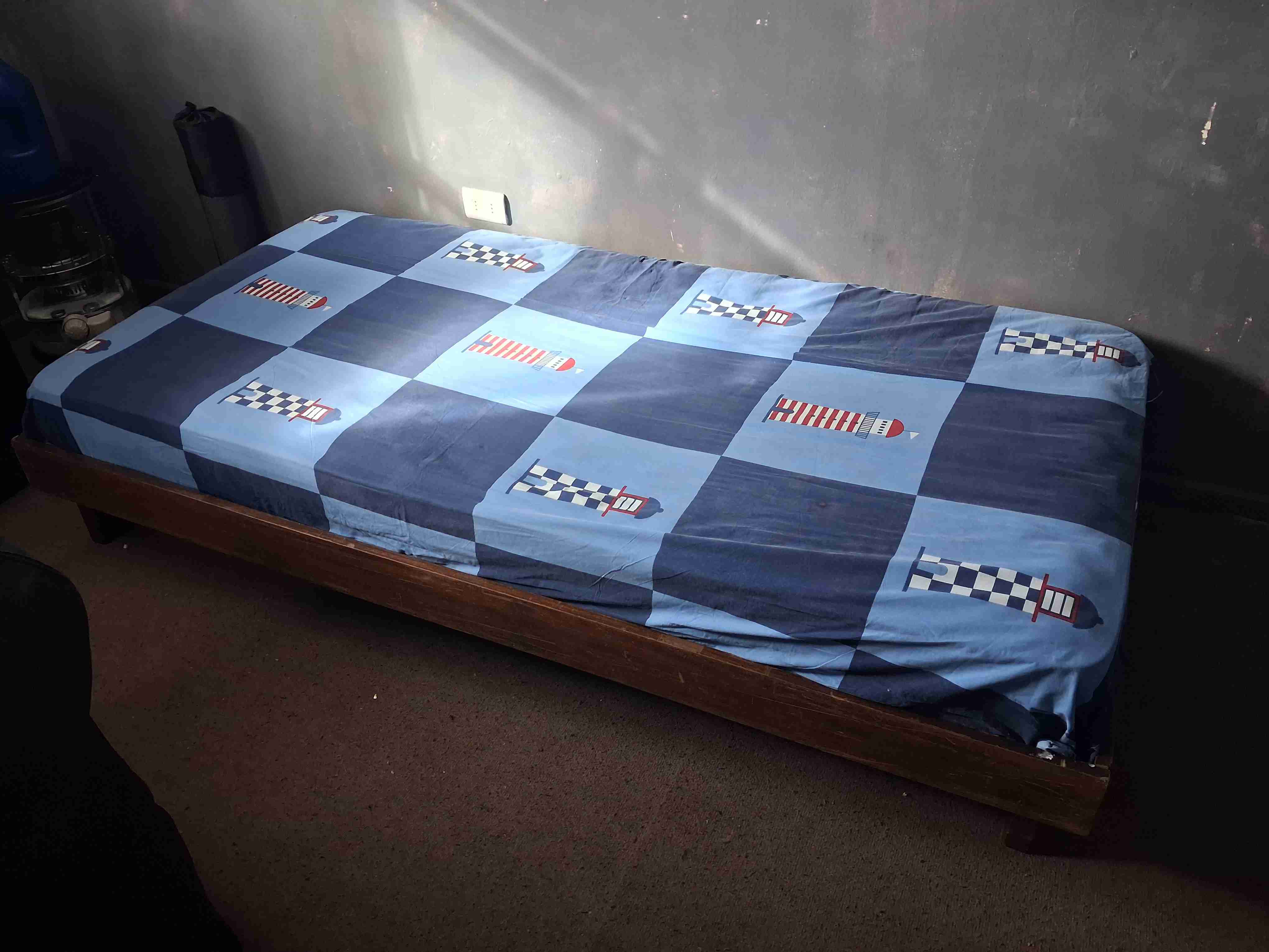 Cama individual de madera - 1