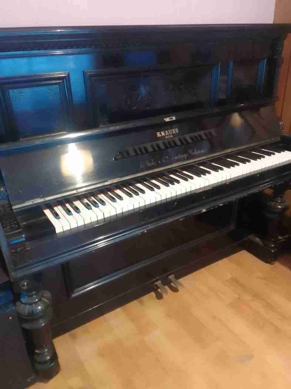 Piano Vertical Alemán con Clavijero de Bronce - miniatura 1