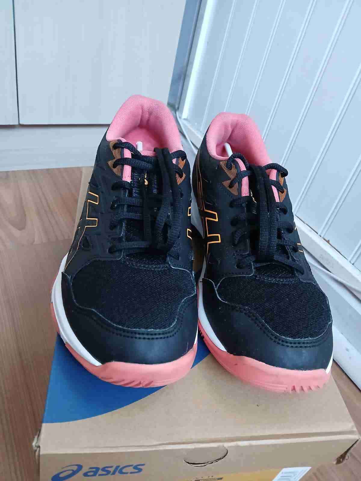 Zapatillas deportivas negras y naranjas - miniatura 4