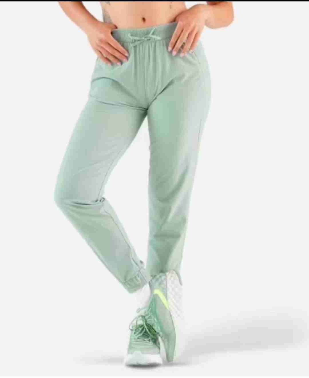 Pantalones deportivos verde - 1