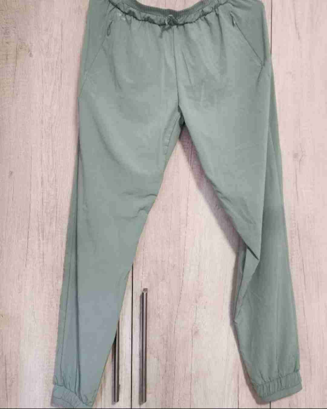 Pantalones deportivos verde - 3