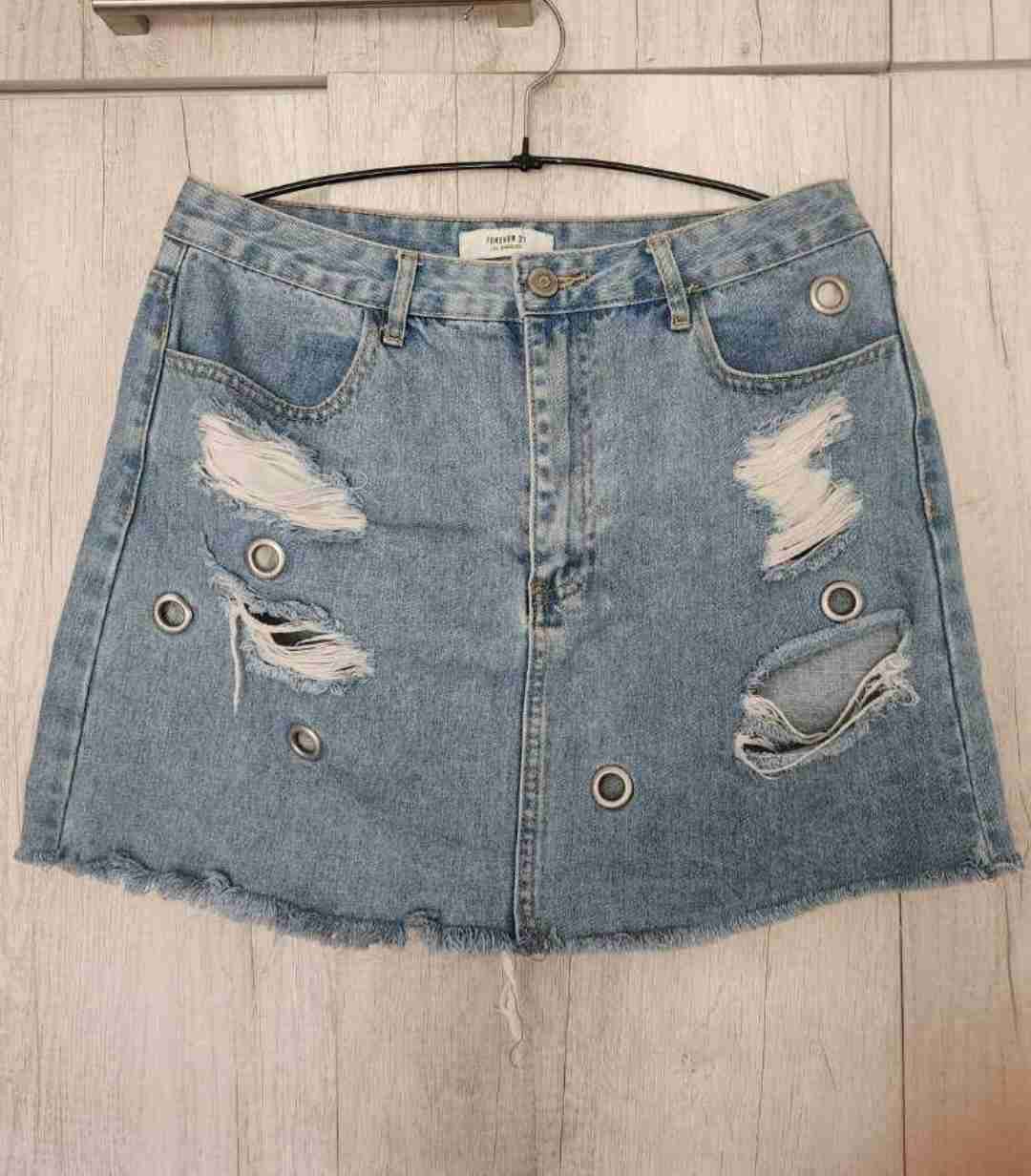 Falda de mezclilla rasgada - 1