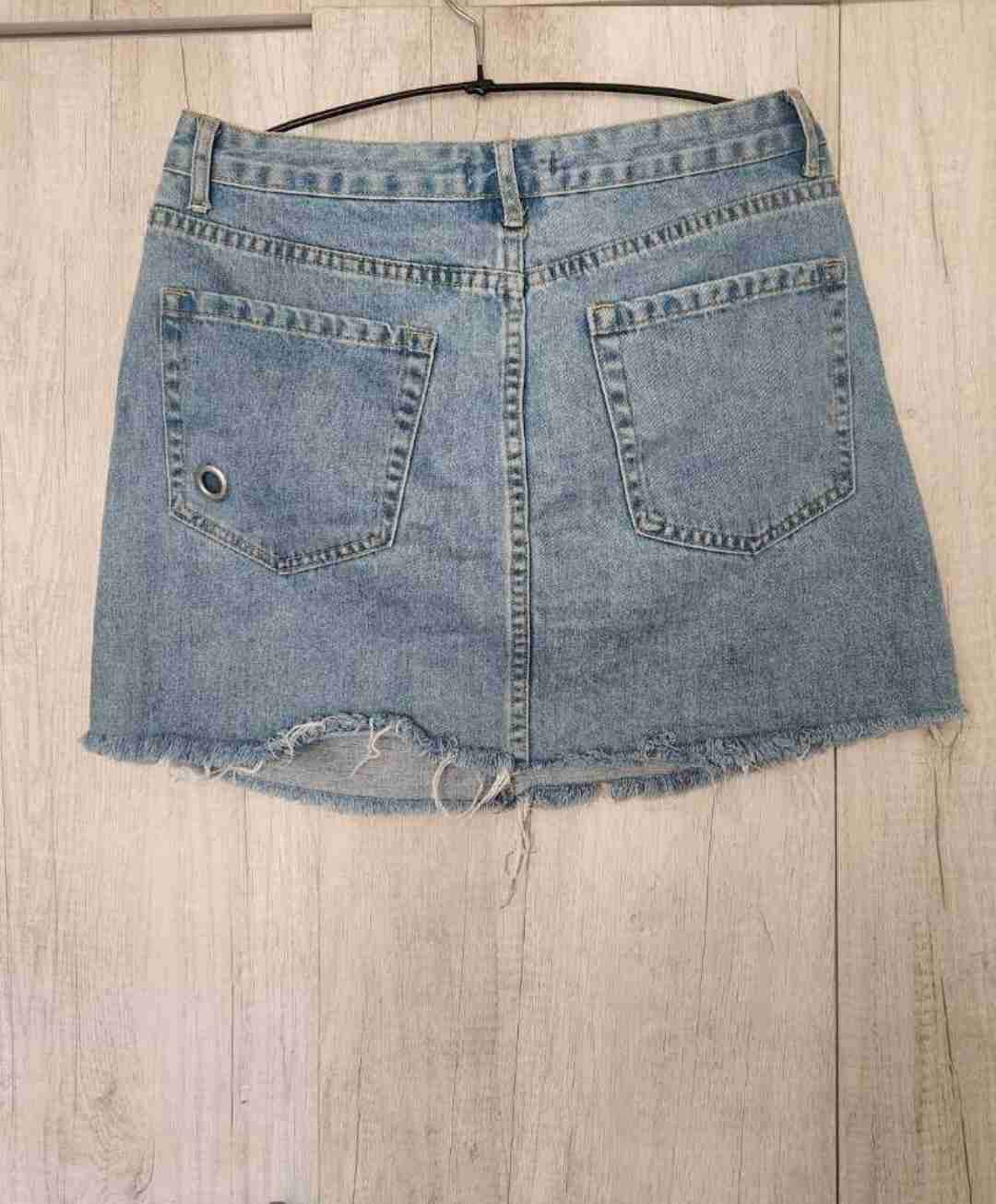 Falda de mezclilla rasgada - 2