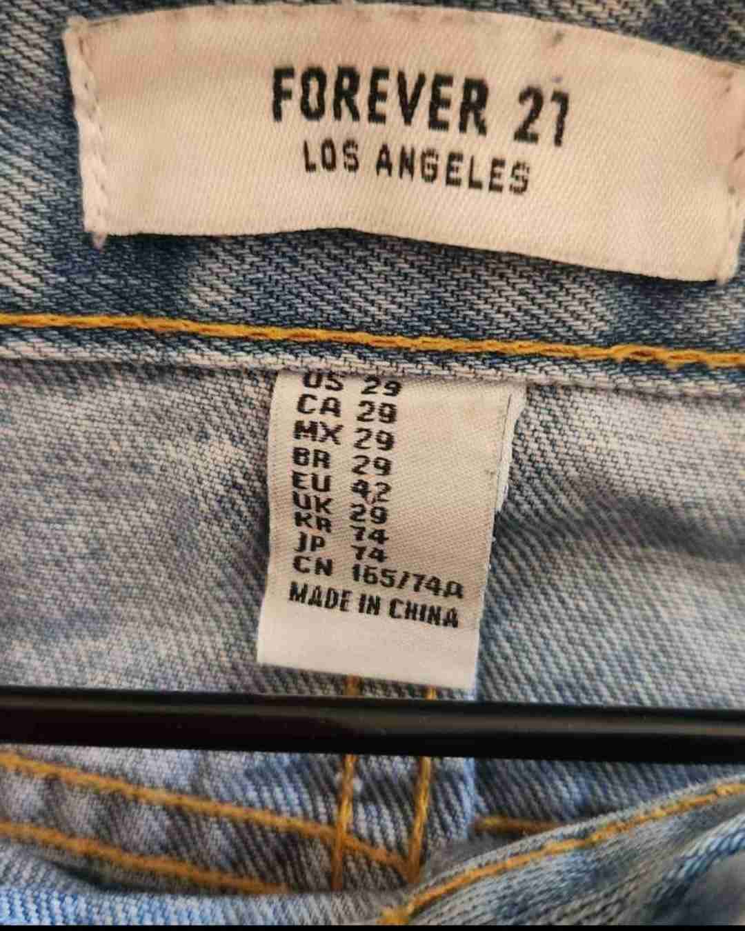 Falda de mezclilla rasgada - 3