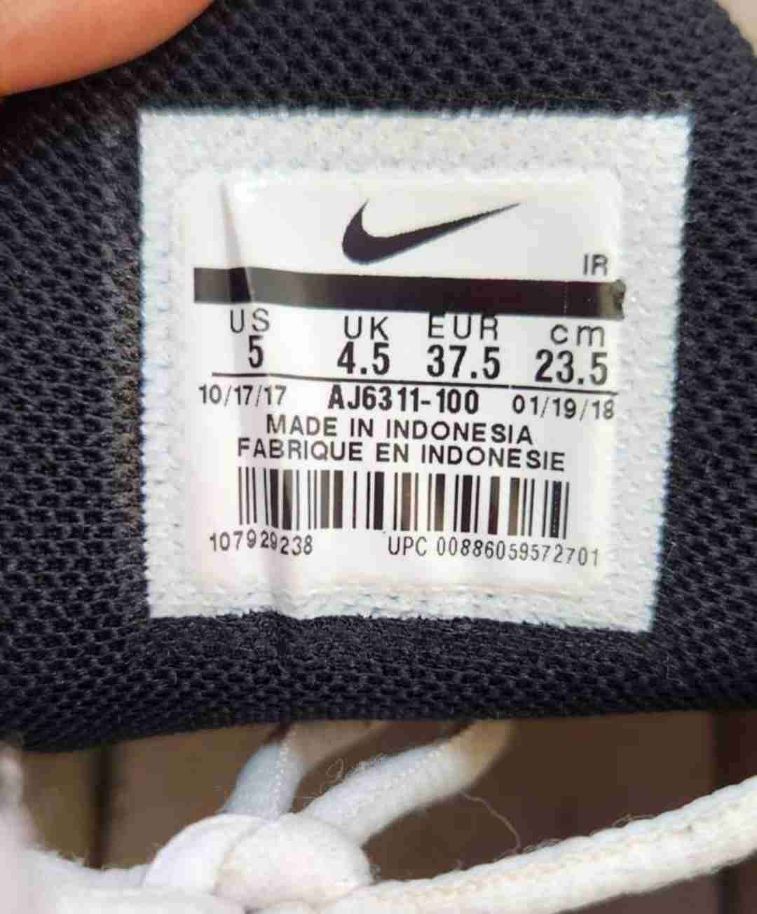 Zapatillas air max plus  blancas y negras - miniatura 3