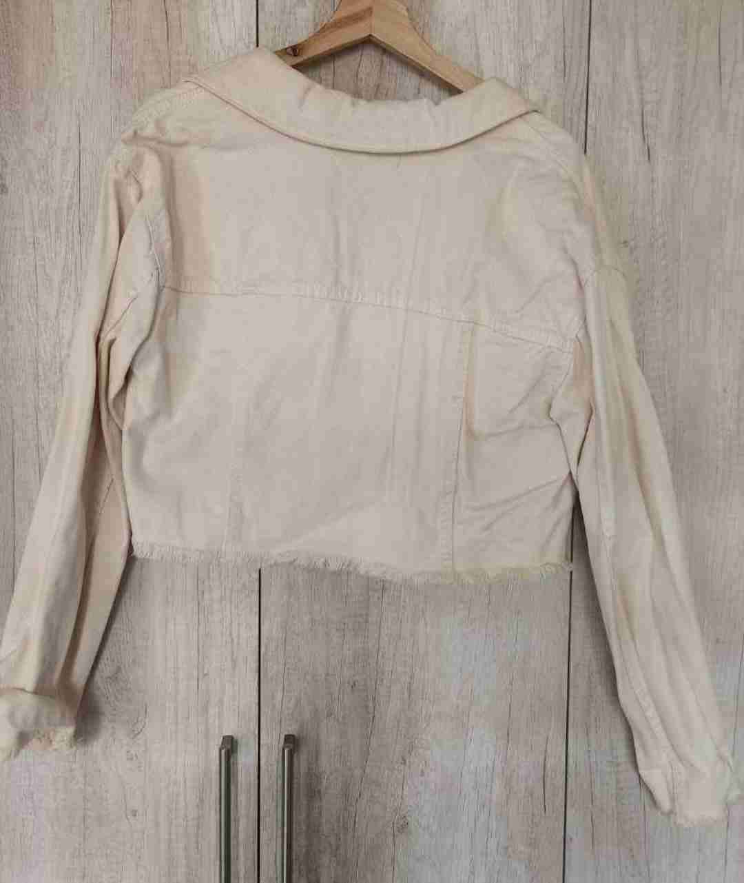 Chaqueta beige crop top - miniatura 2