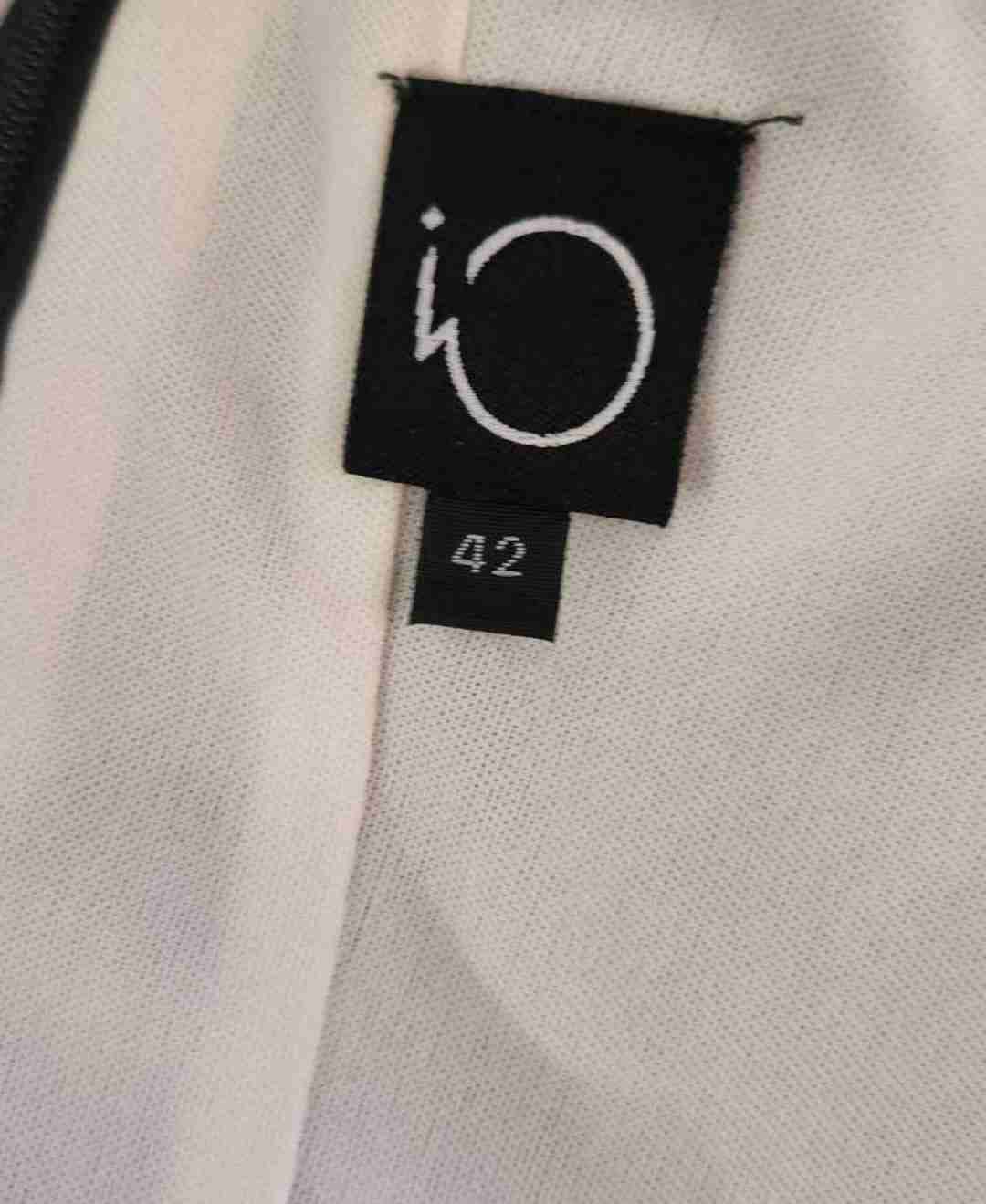 Vestido negro con diseño corte láser - 3