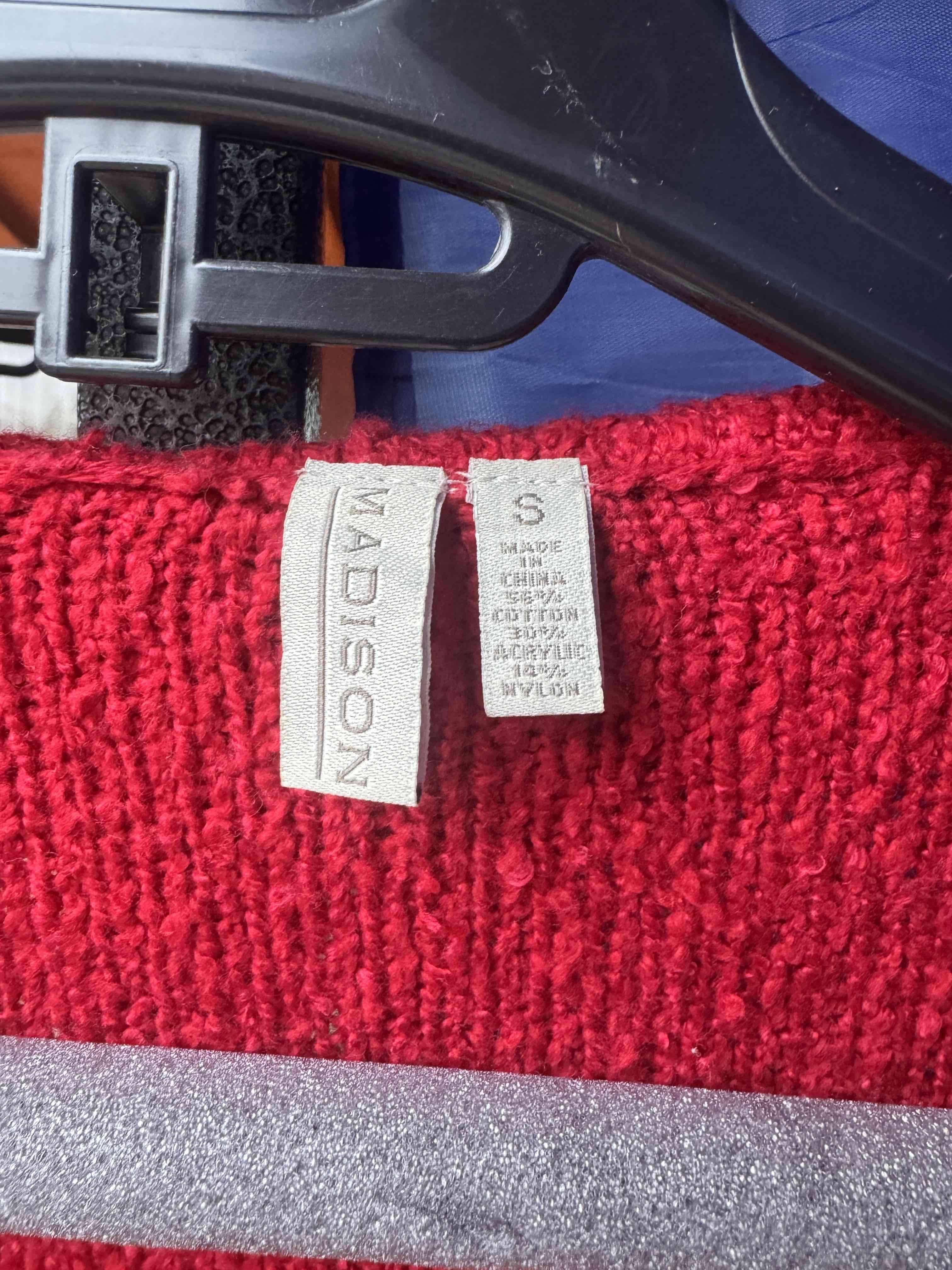 Sweater roja con volantes - miniatura 4