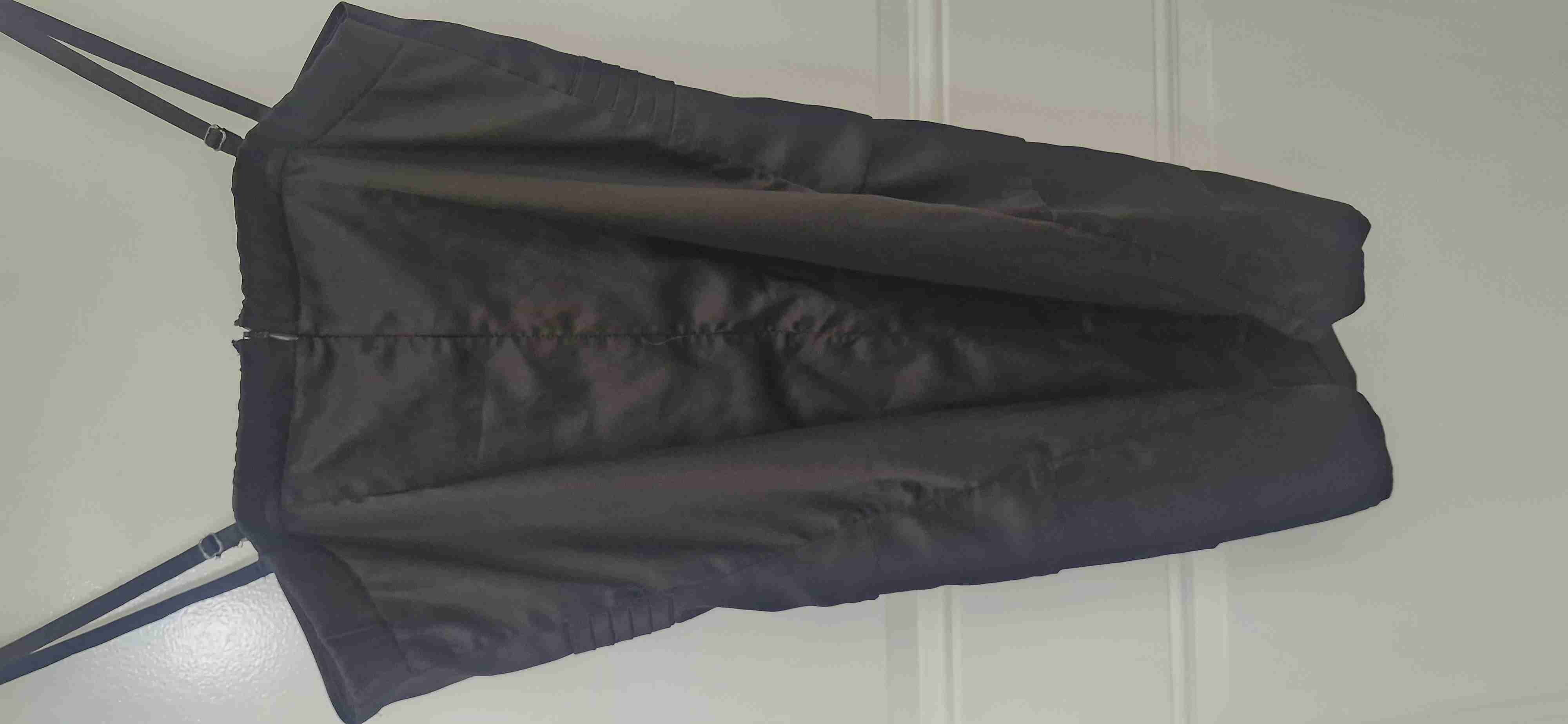 Vestido negro de cocktail - miniatura 3