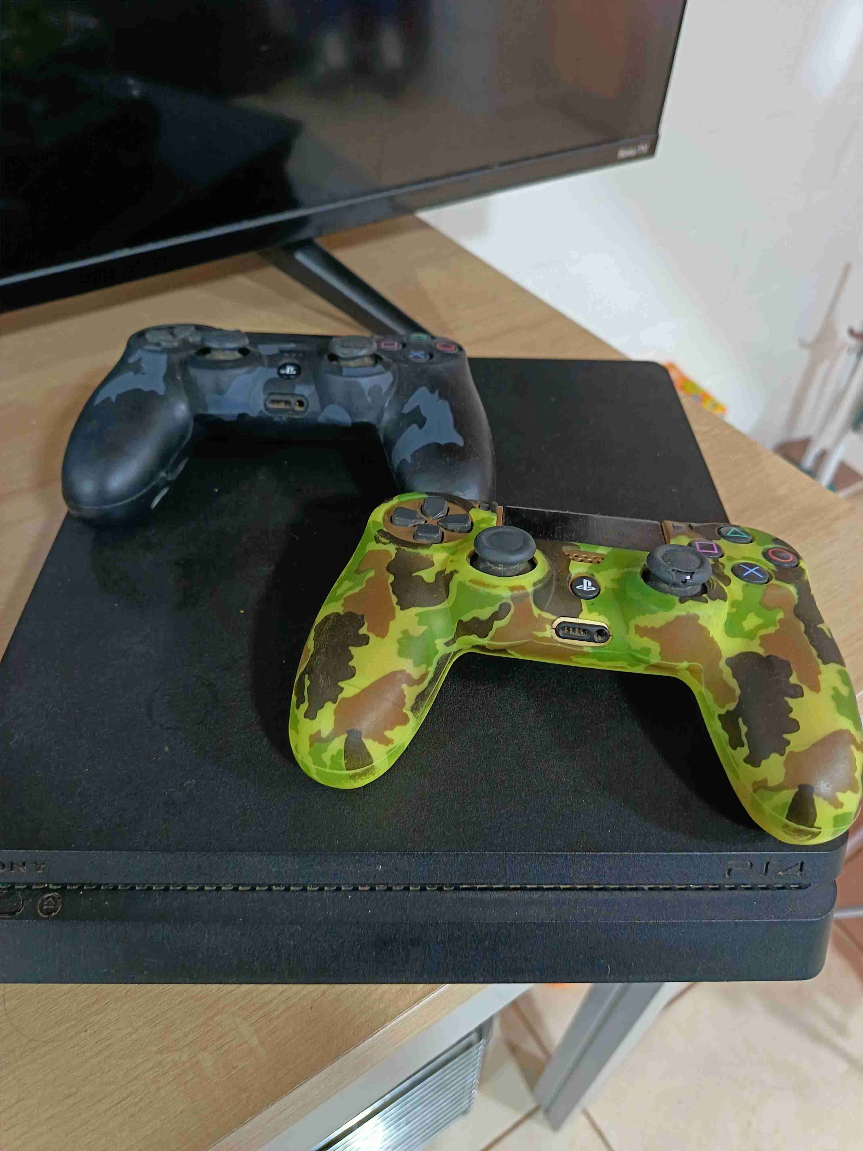 Consola PlayStation 4 Slim Negra - miniatura 3