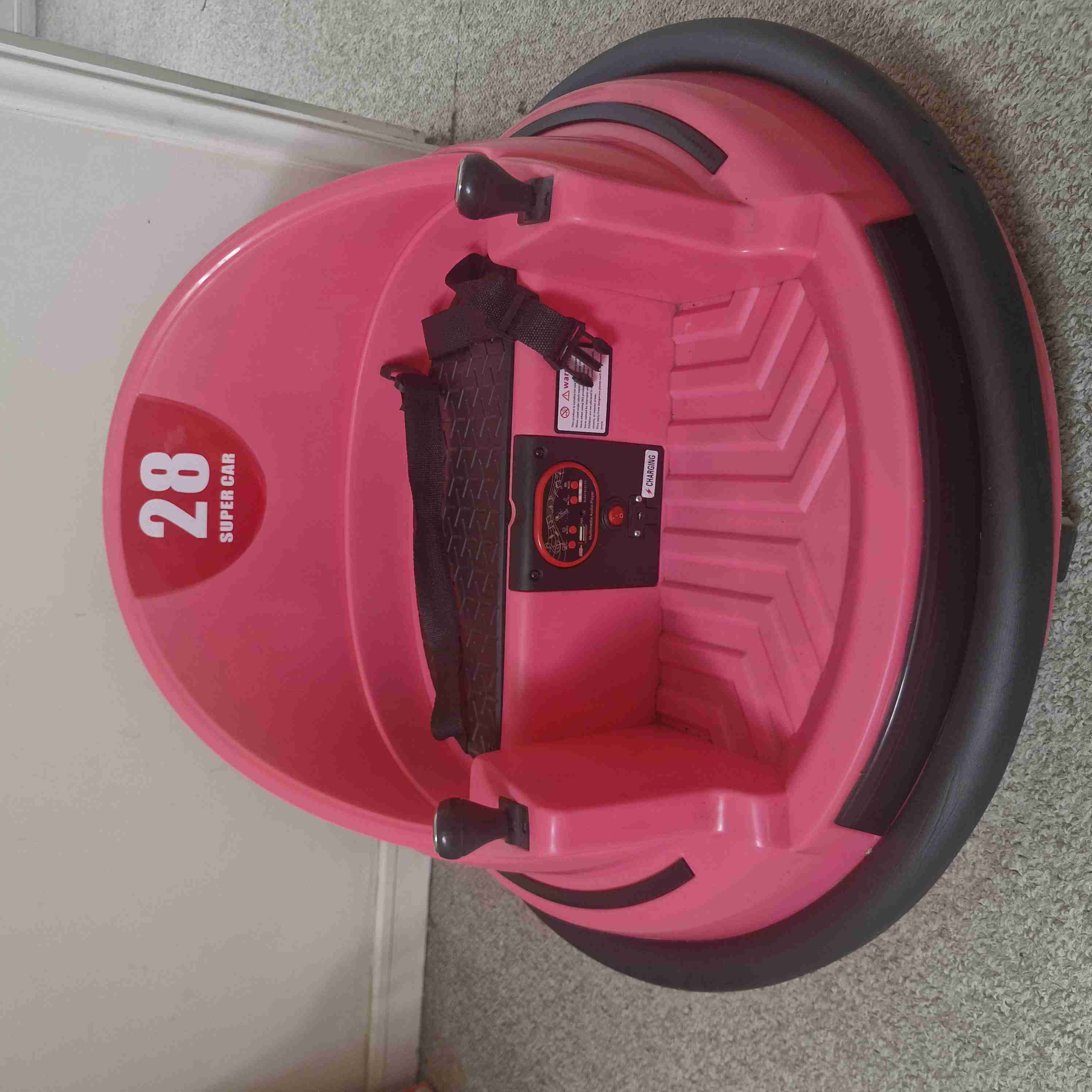 Auto eléctrico infantil rosa - miniatura 3
