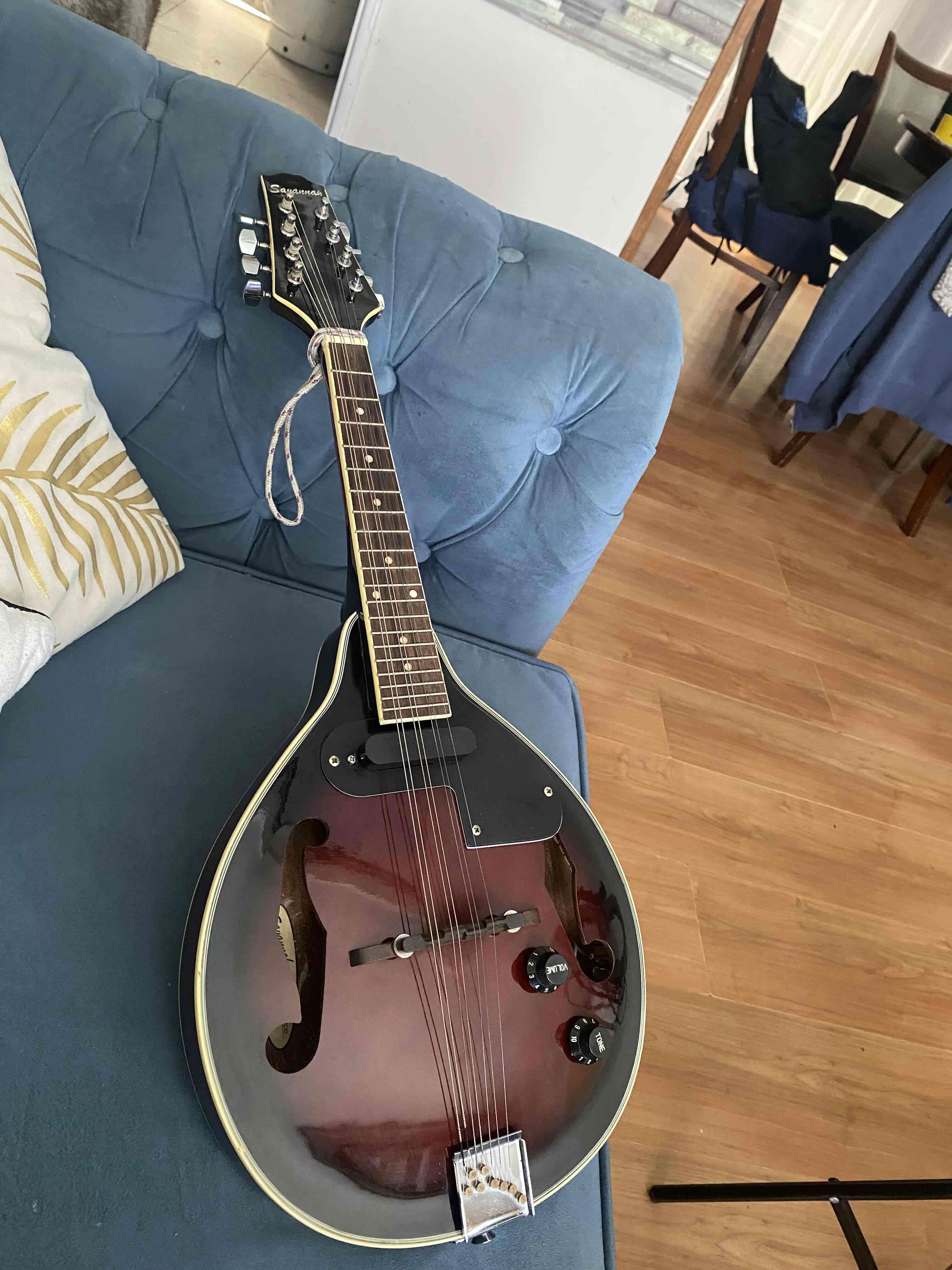 Mandolina negra y roja brillosa - 5