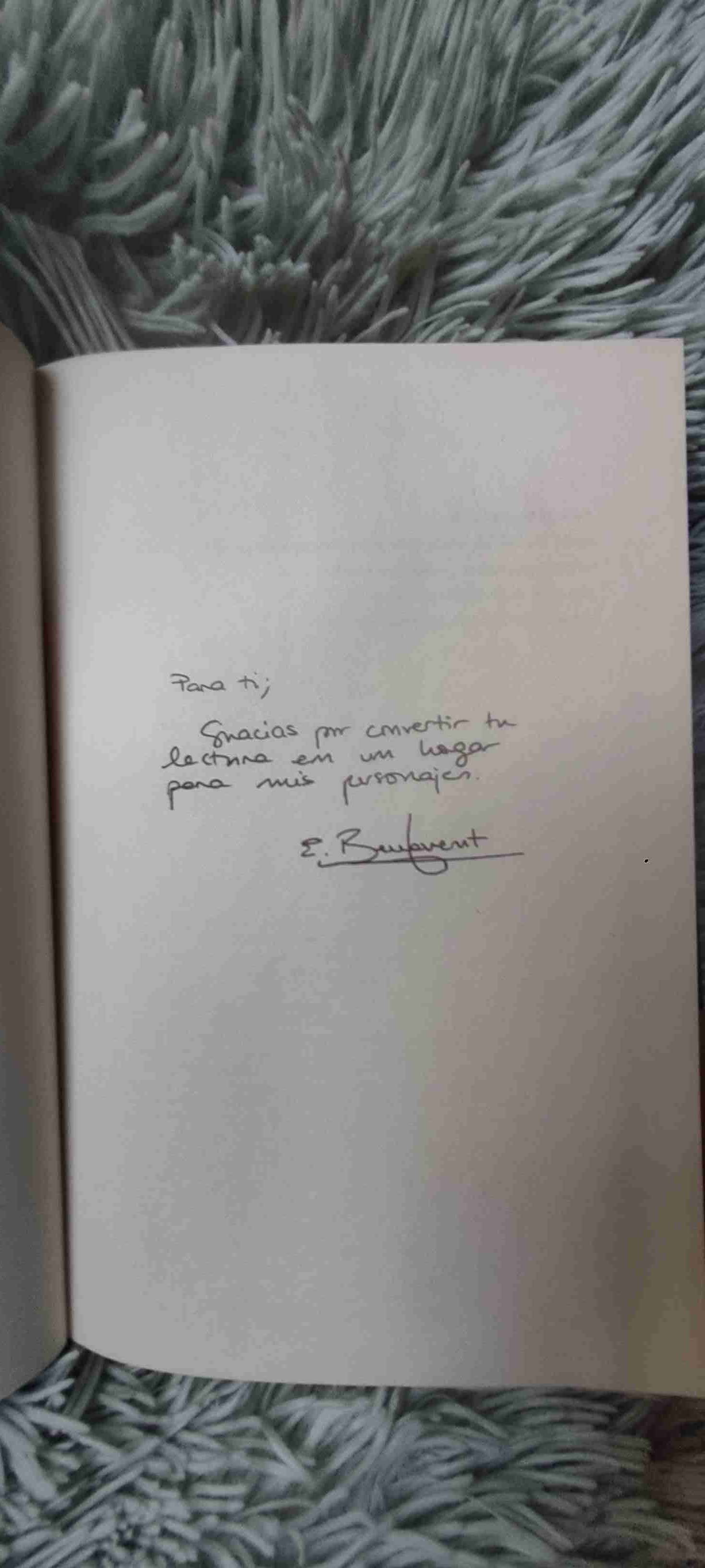 Libro 'La niña del sombrero azul' - miniatura 3