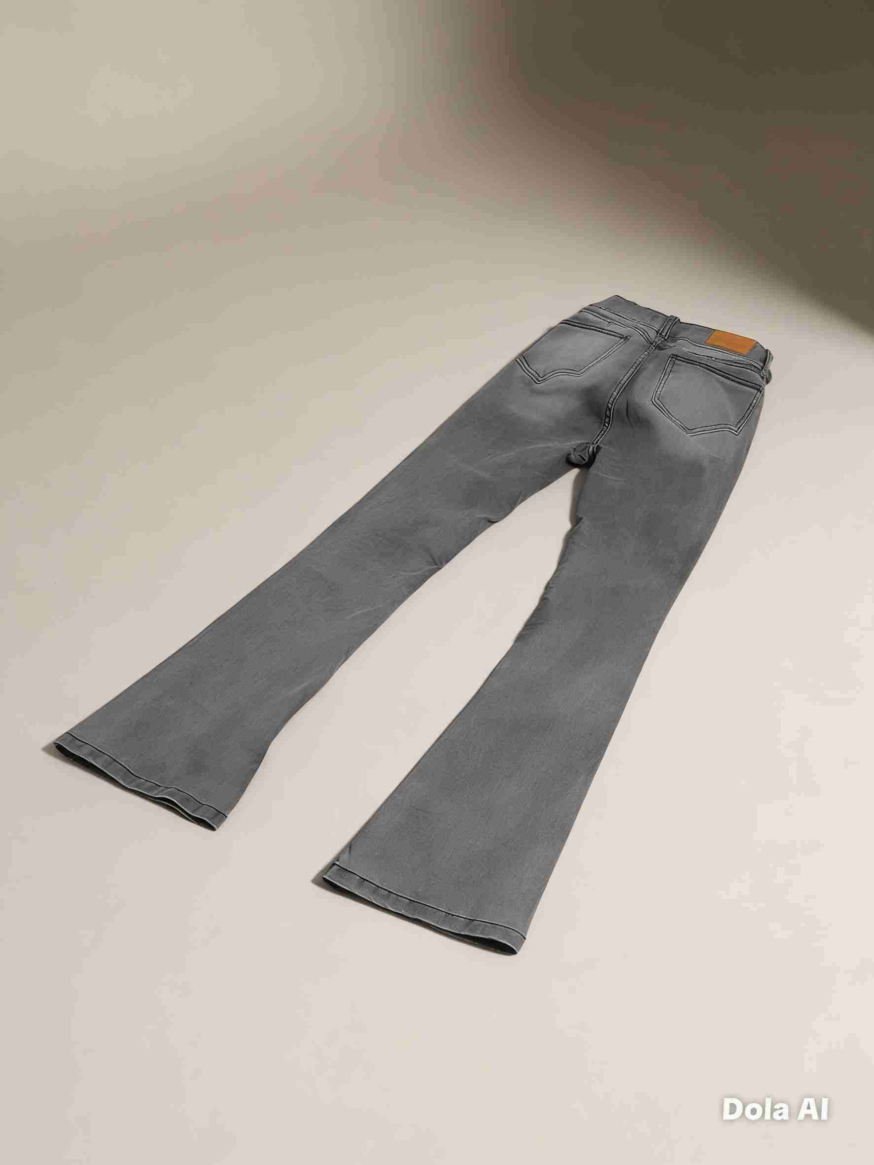 Jeans gris acampanados - 2