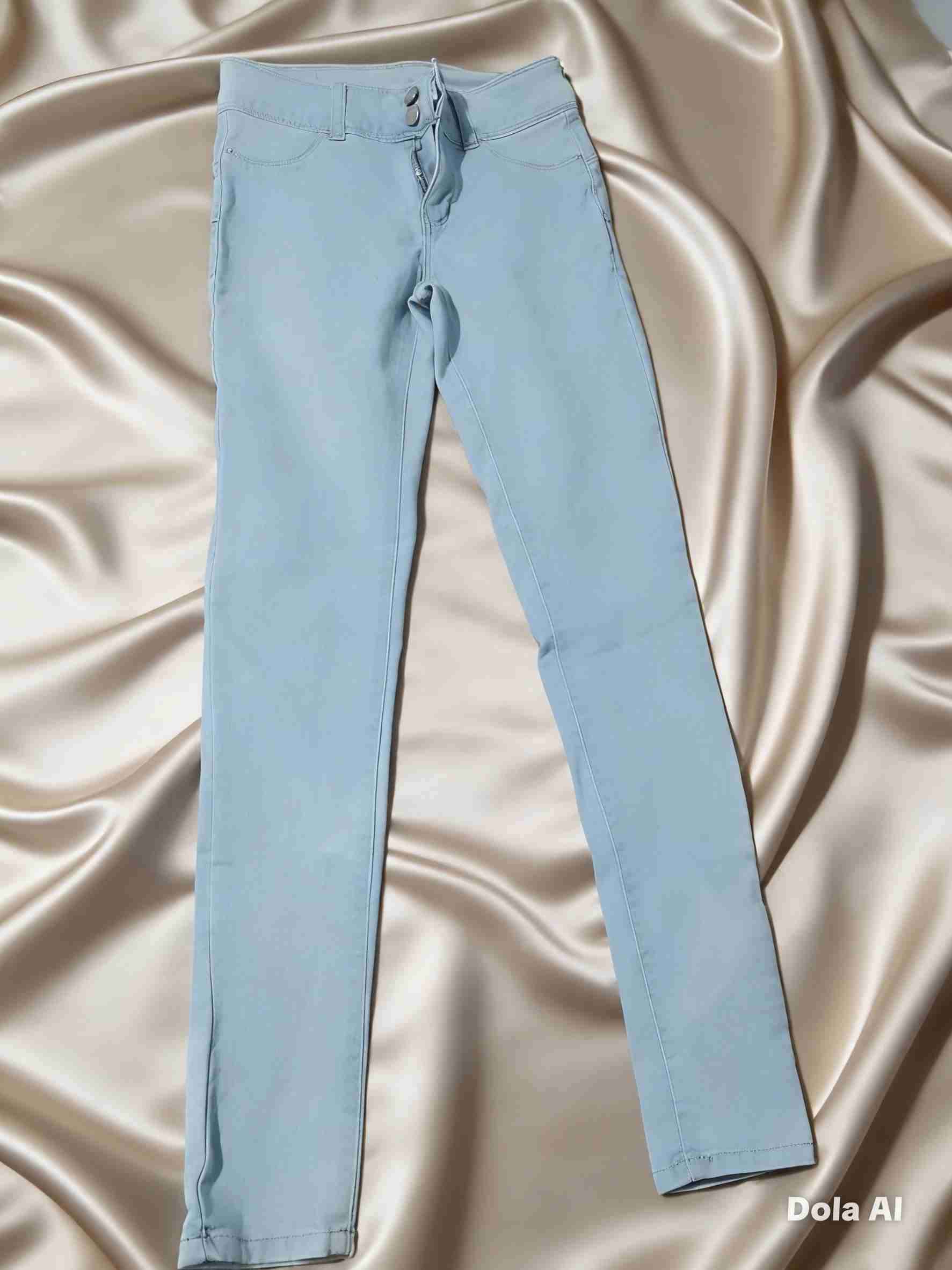 Jeans ajustados celestes - 1