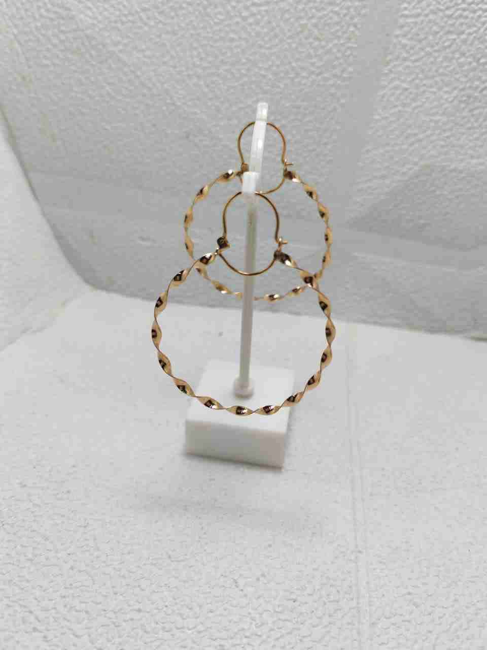 Anillos dorados con base ovalada - miniatura 3