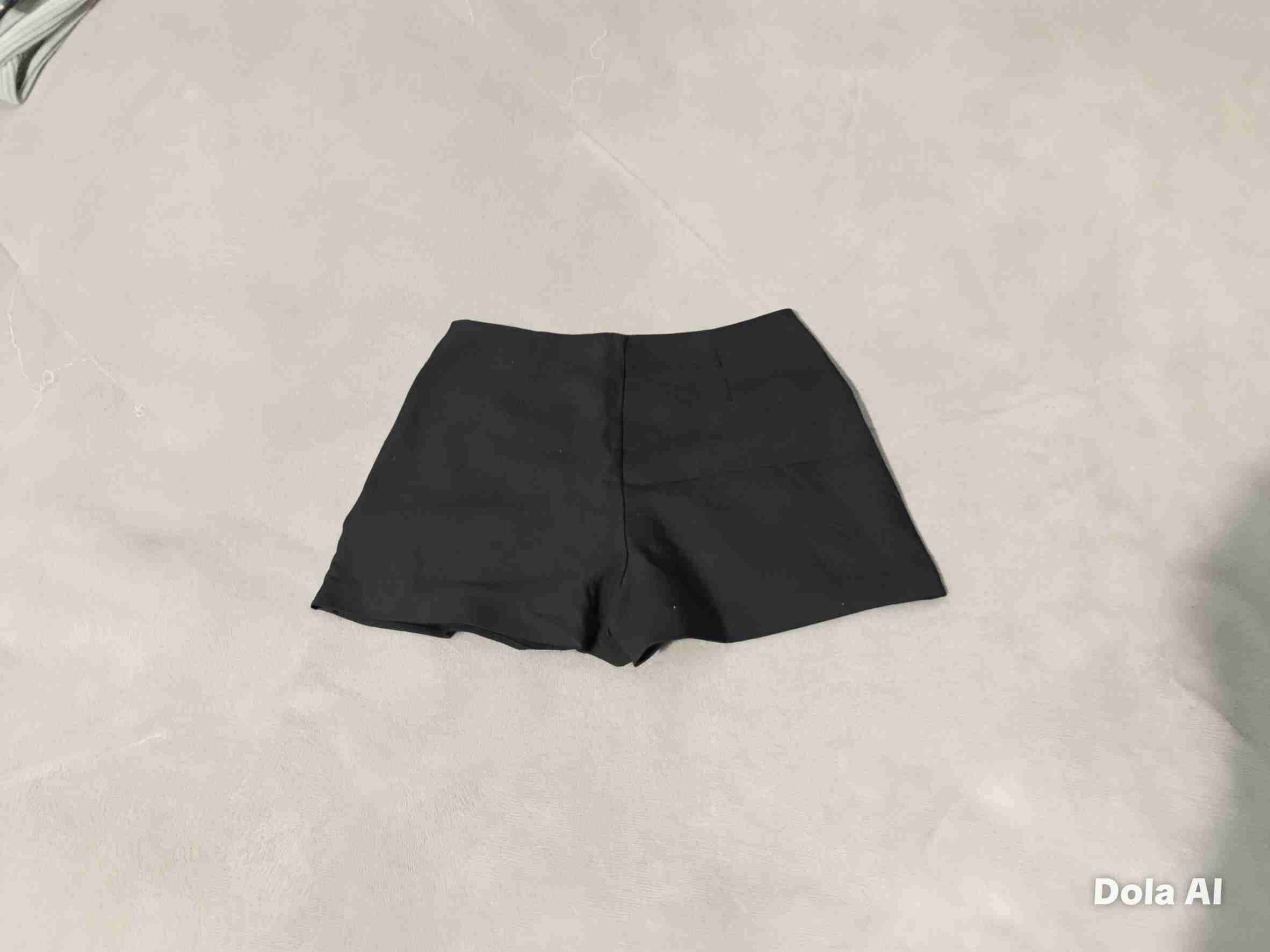 Shorts negros con cierre lateral - miniatura 2