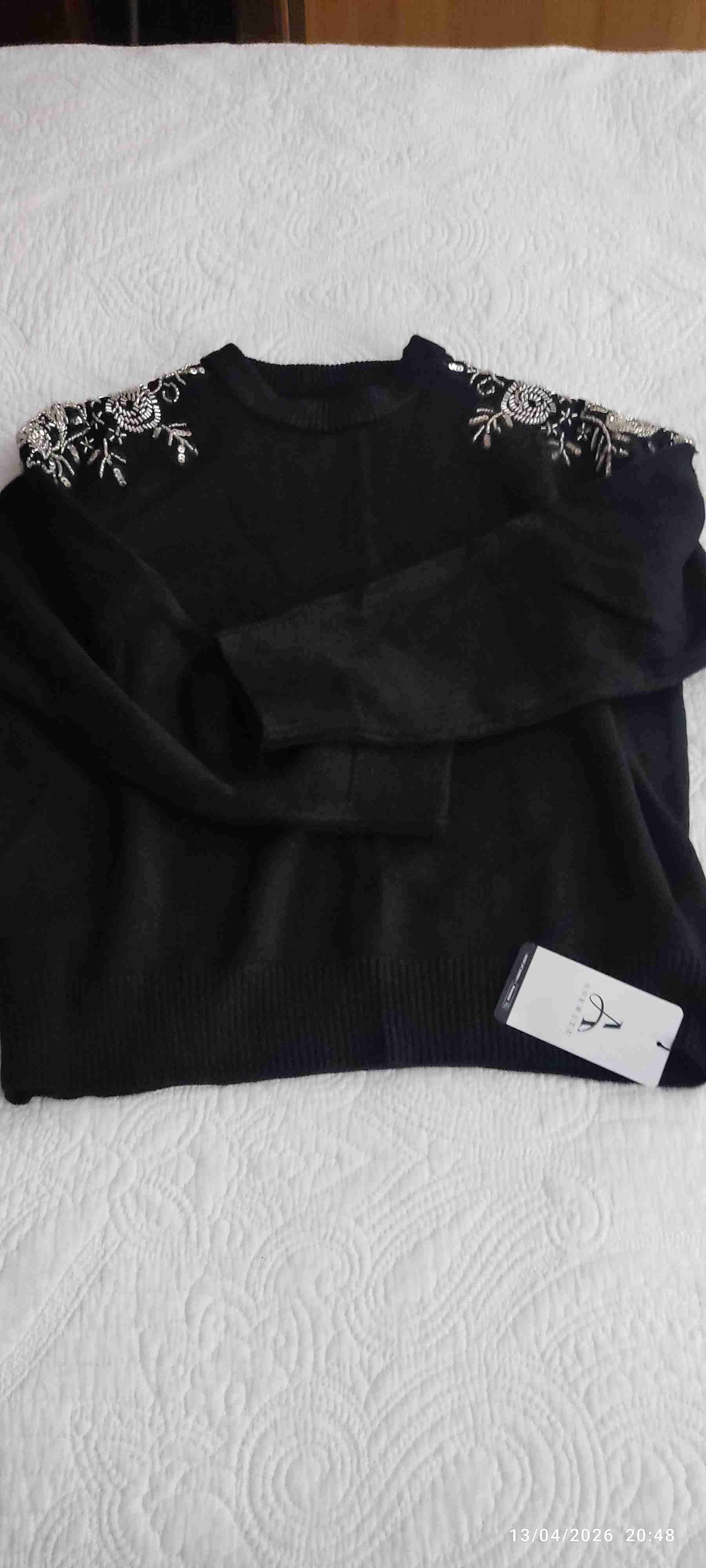 Sweater negro con bordado - 3